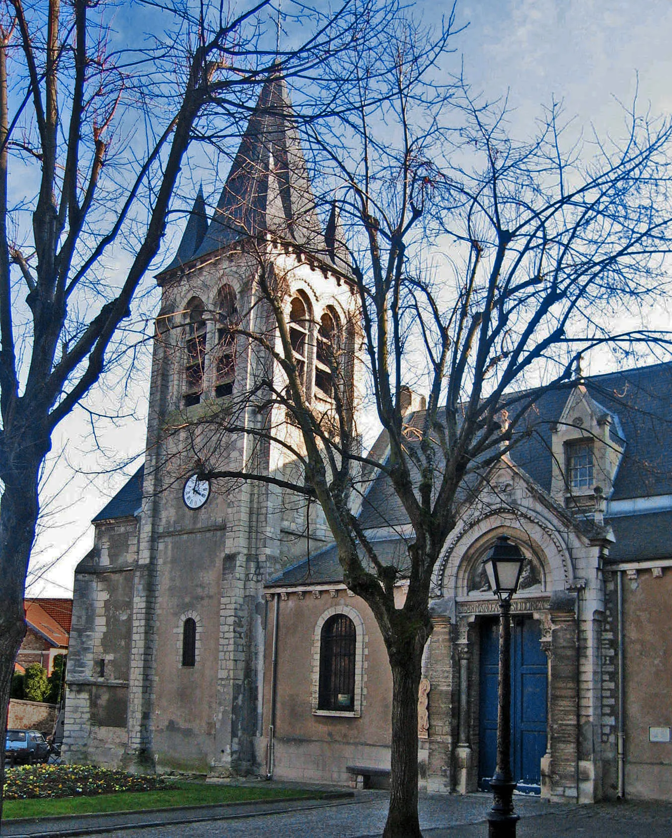 Photo showing: This building is inscrit au titre des monuments historiques de la France. It is indexed in the base Mérimée, a database of architectural heritage maintained by the French Ministry of Culture, under the reference PA00088088 .