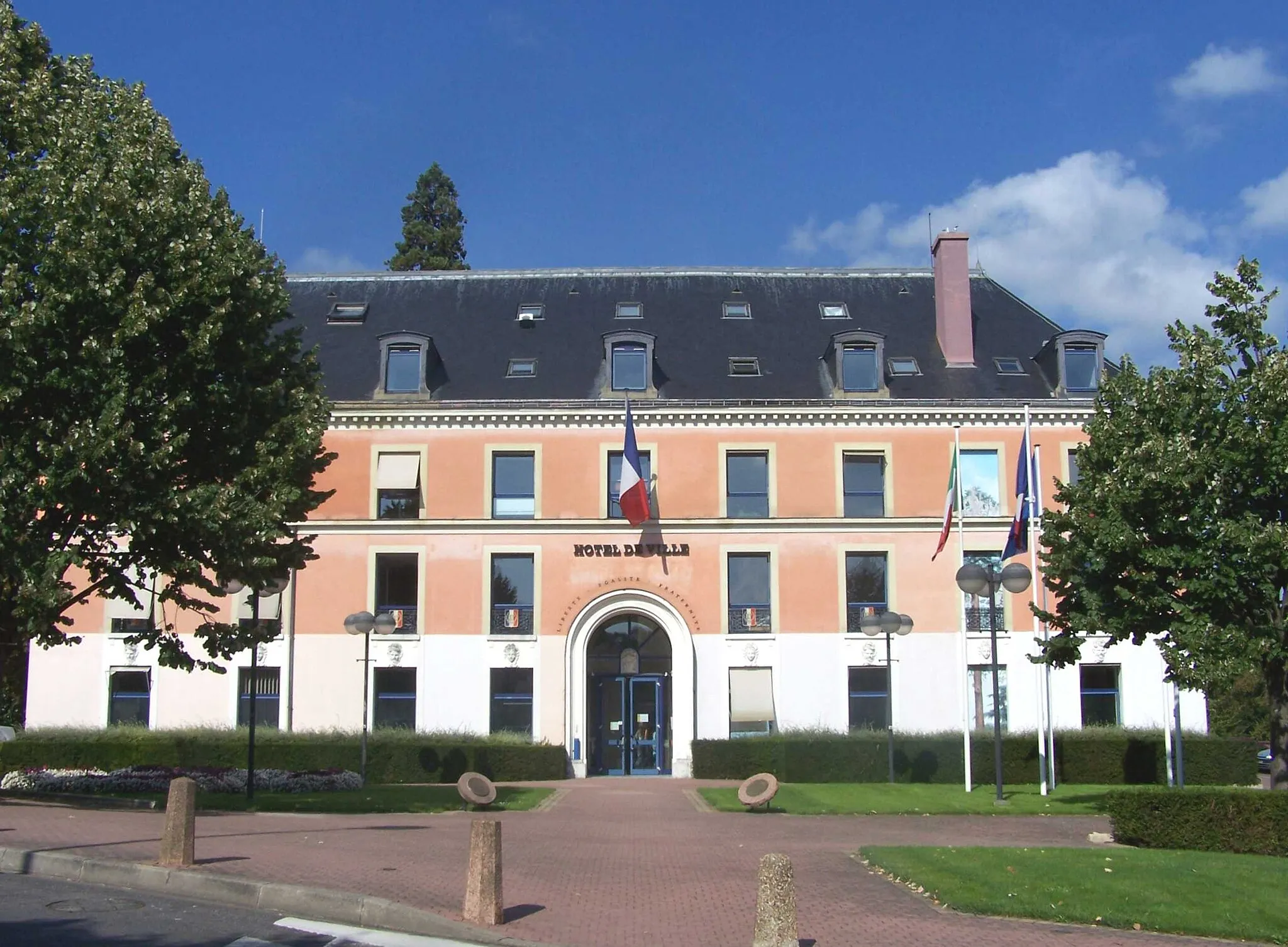 Photo showing: Mairie de Marly-le-Roi (Yvelines, France)