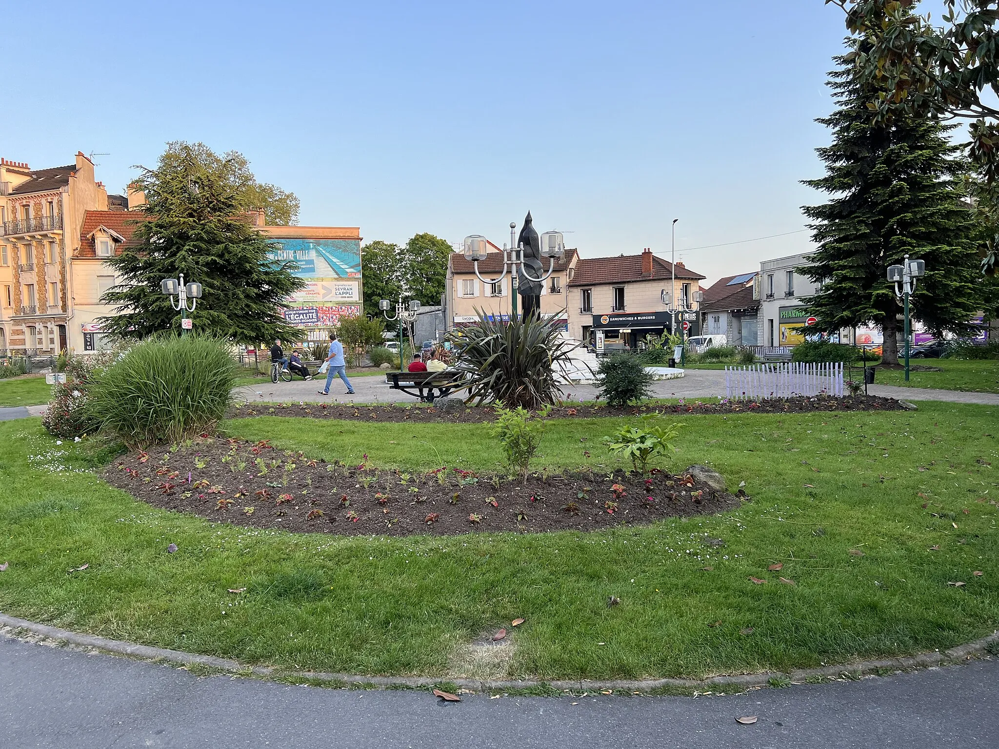 Photo showing: Place Gaston-Bussière, Sevran.