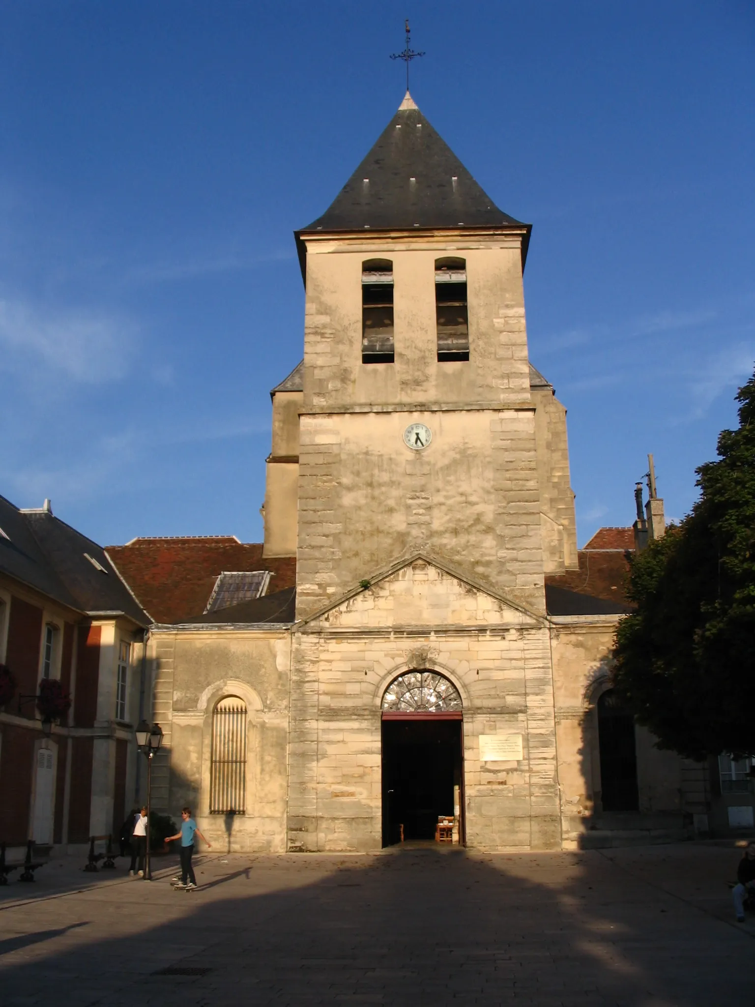 Photo showing: St Peter's Abbey Church, in Lagny-sur-Marne, Seine-et-Marne, Île-de-France region.