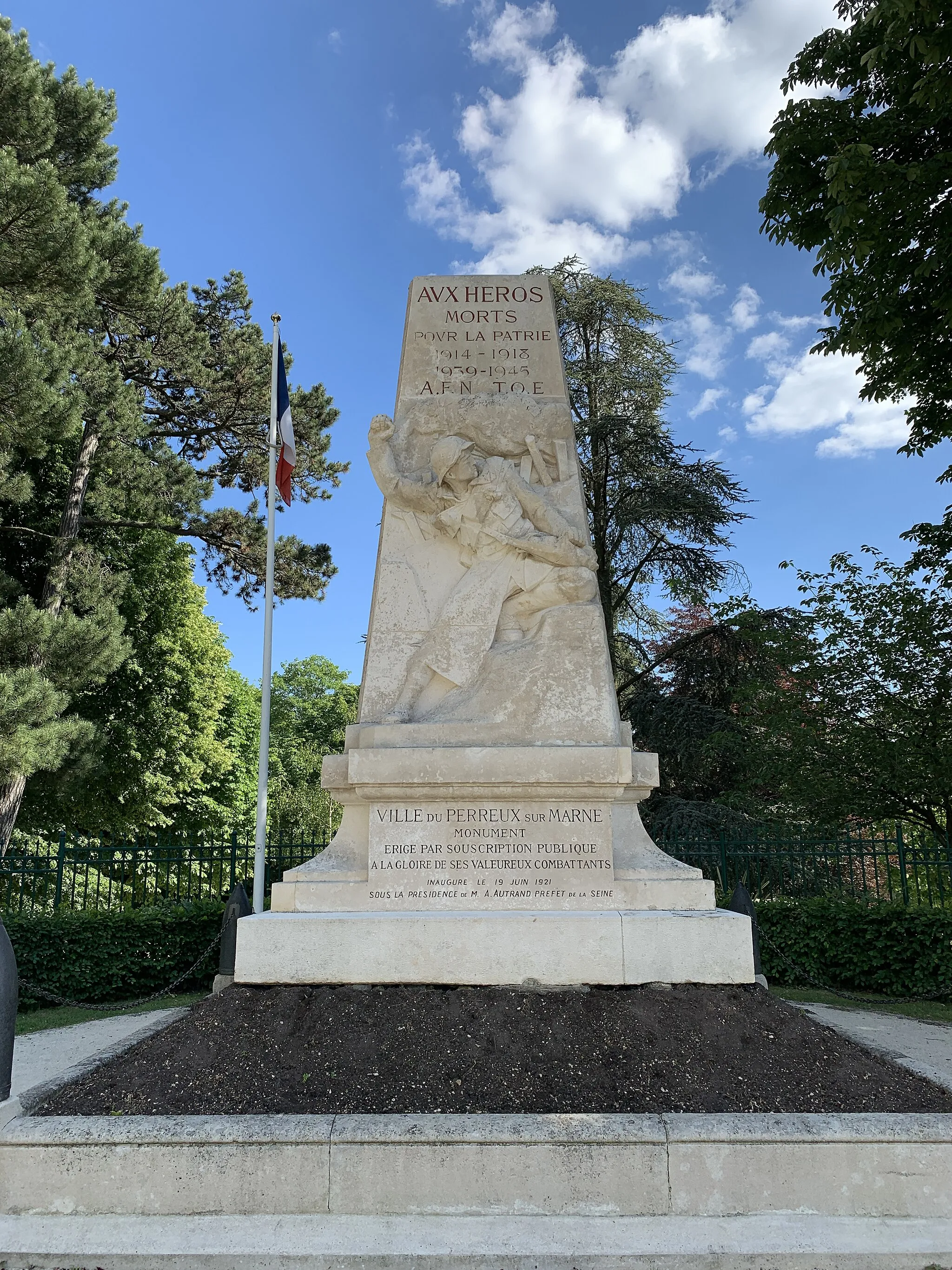 Photo showing: Monument aux morts du Perreux-sur-Marne.