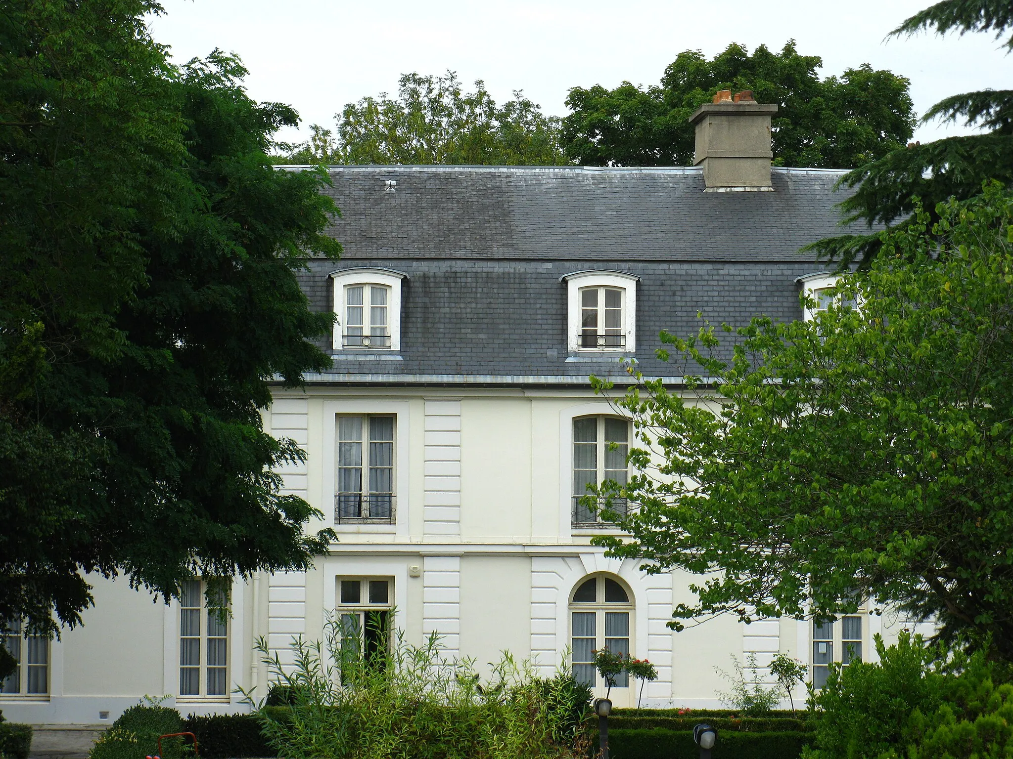 Photo showing: This building is indexed in the base Mérimée, a database of architectural heritage maintained by the French Ministry of Culture, under the reference PA00125472 .