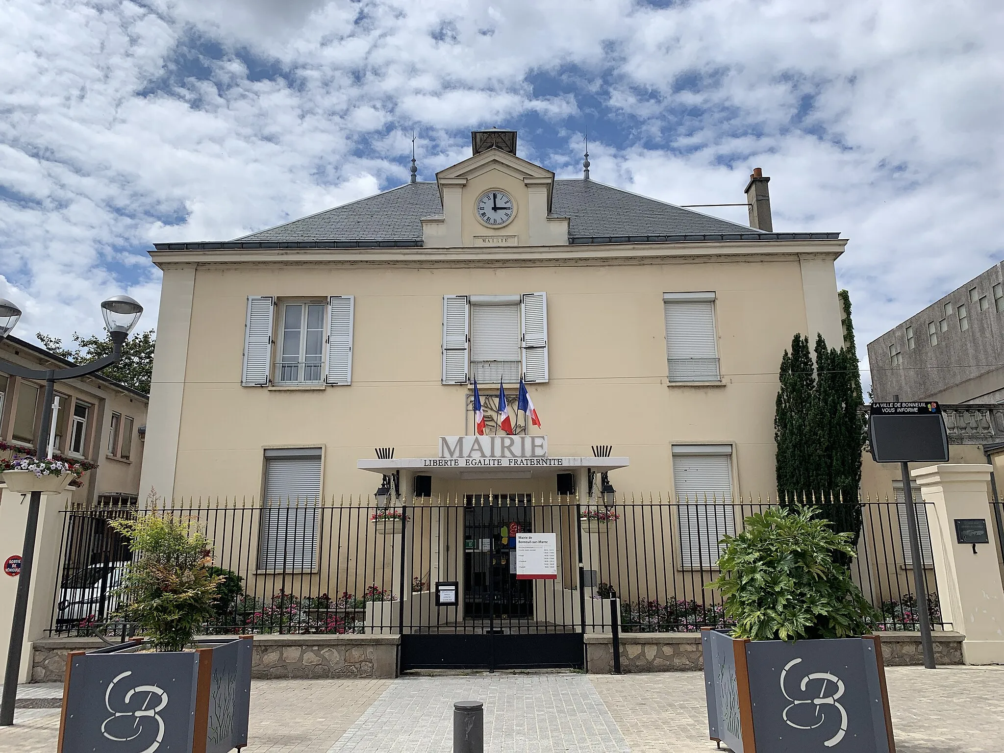 Photo showing: Mairie de Bonneuil-sur-Marne.