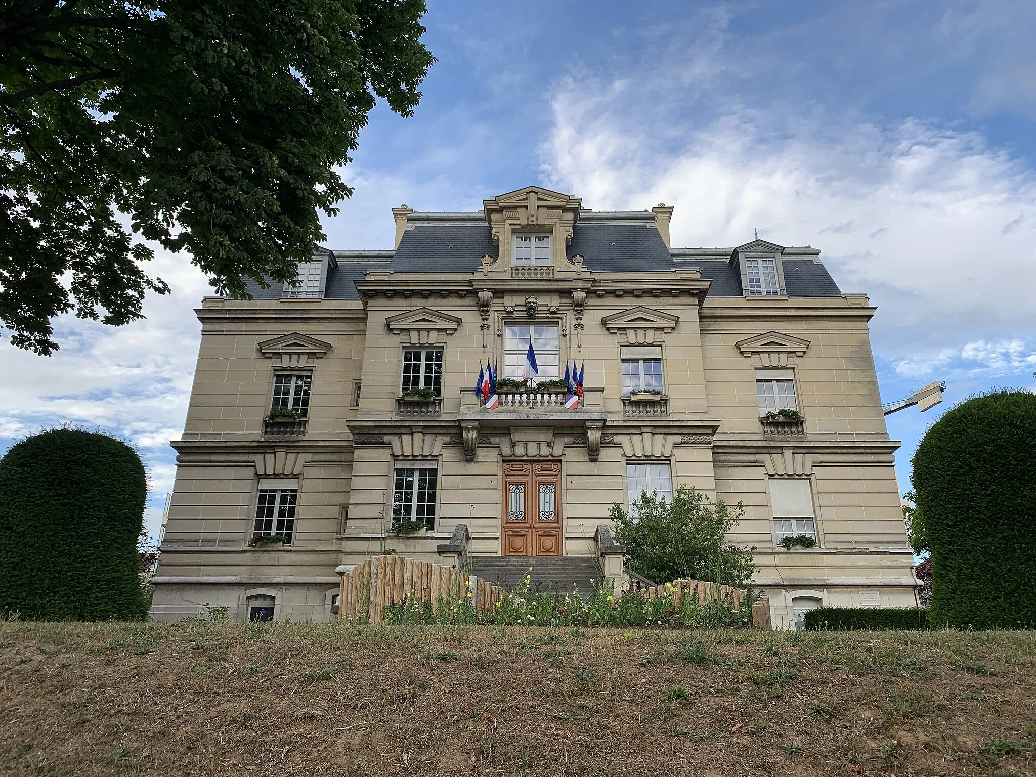 Photo showing: Hôtel de ville de Vanves.