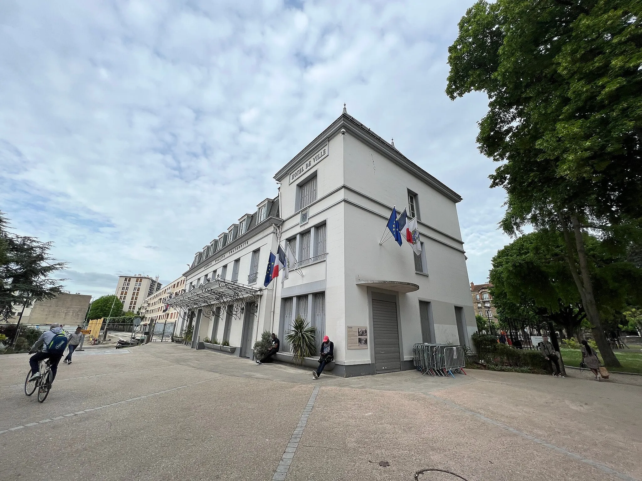 Photo showing: Hôtel de ville de Villeneuve-Saint-Georges.