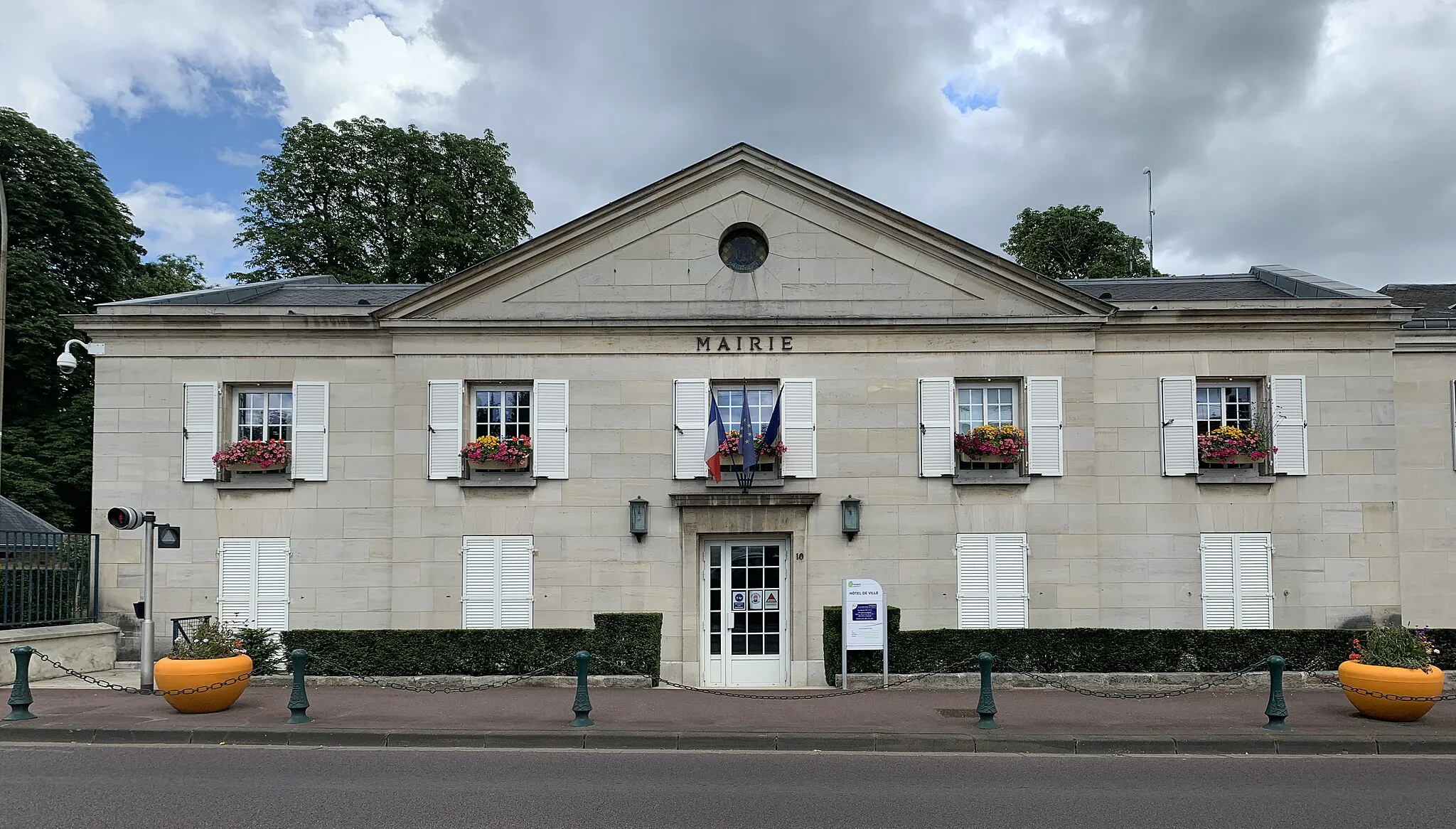 Photo showing: Hôtel de ville d'Ormesson-sur-Marne.