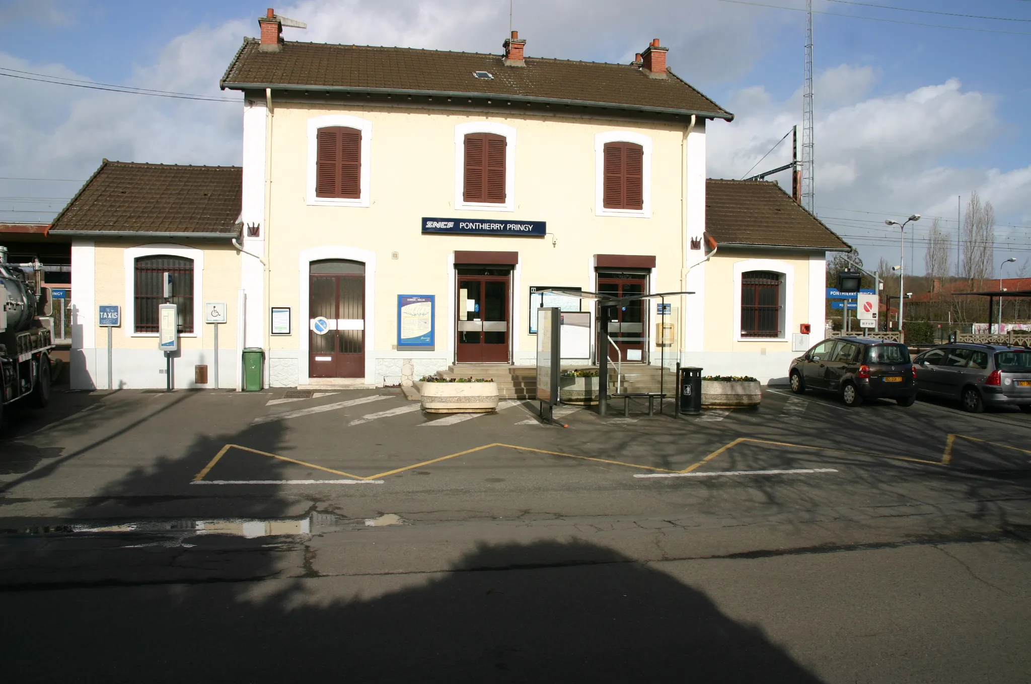 Photo showing: La gare de Ponthierry - Pringy,  Saint-Fargeau-Ponthierry, département de la  Seine-et-Marne (France)