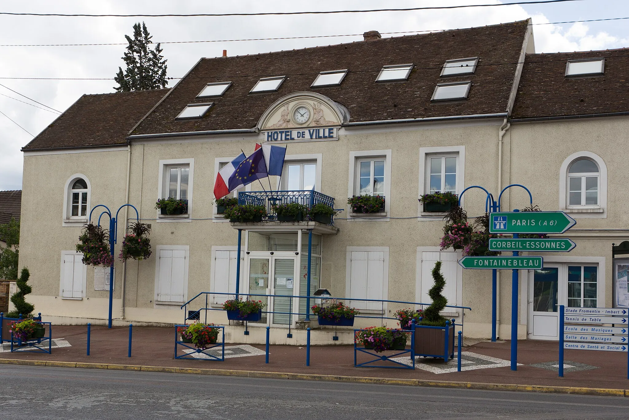 Photo showing: Hôtel de ville de Saint-Fargeau-Ponthierry, Saint-Fargeau-Ponthierry, Seine-et-Marne, France