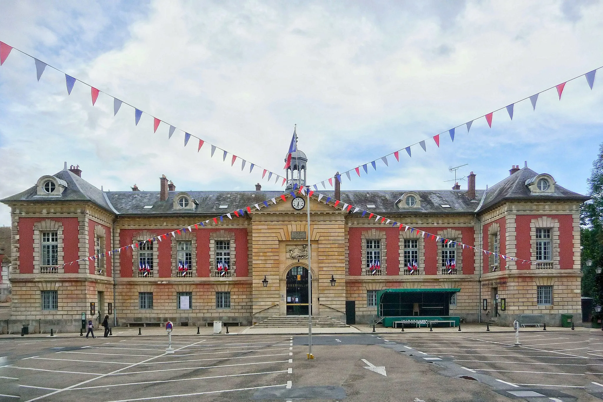 Photo showing: La Mairie de Rambouillet, le 14 juillet 2012.