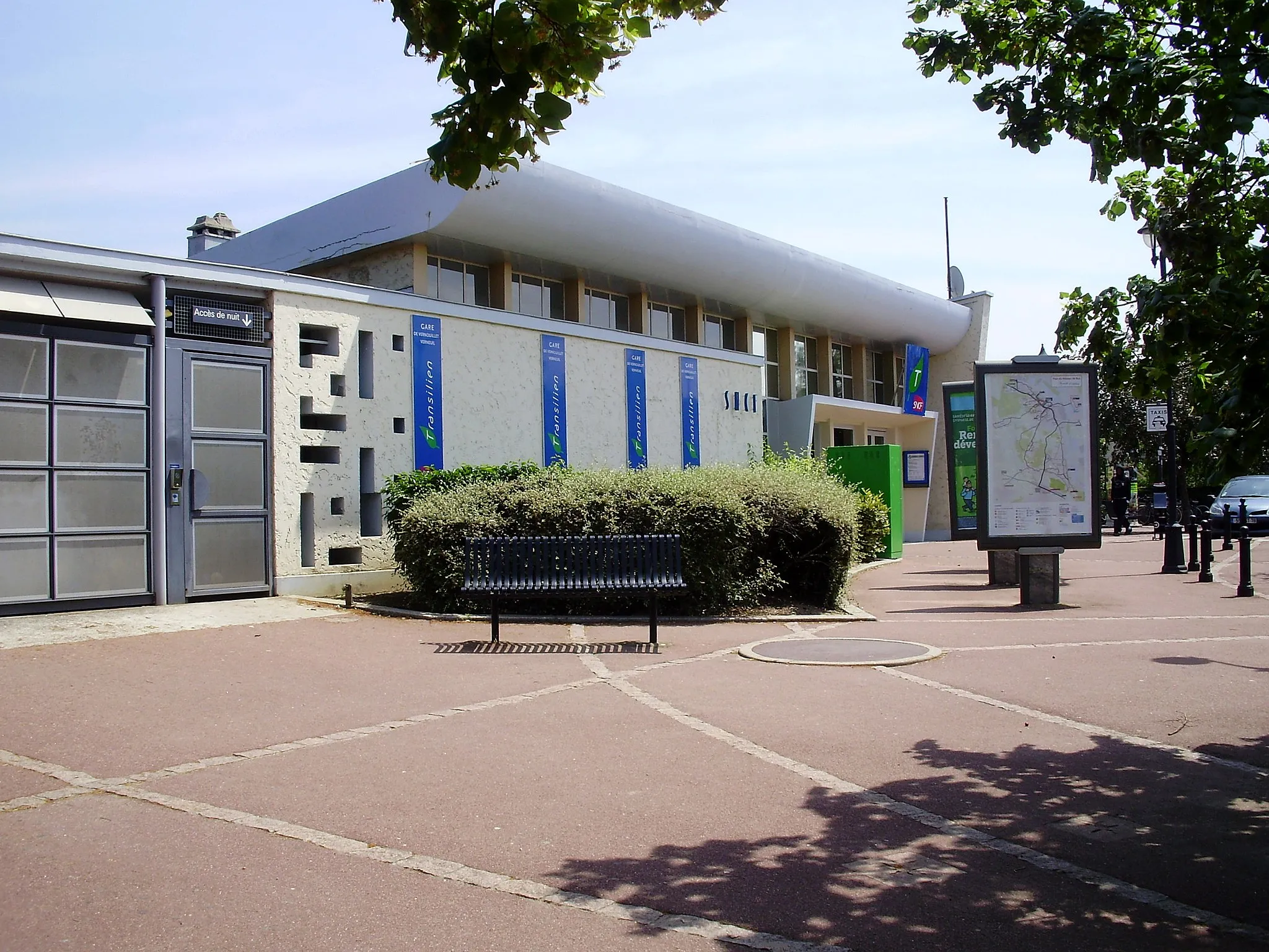 Photo showing: Vernouillet - Verneuil station, in Verneuil-sur-Seine, Yvelines, France