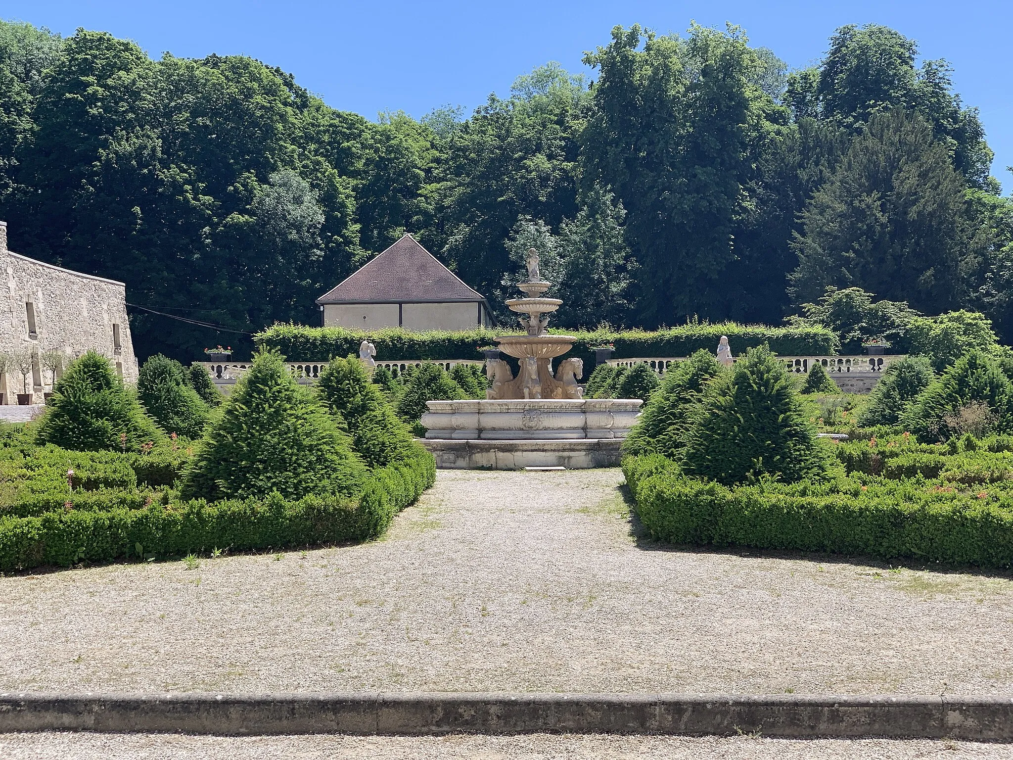 Photo showing: Jardin à la Française, parc du château de Gronchy, Osny.