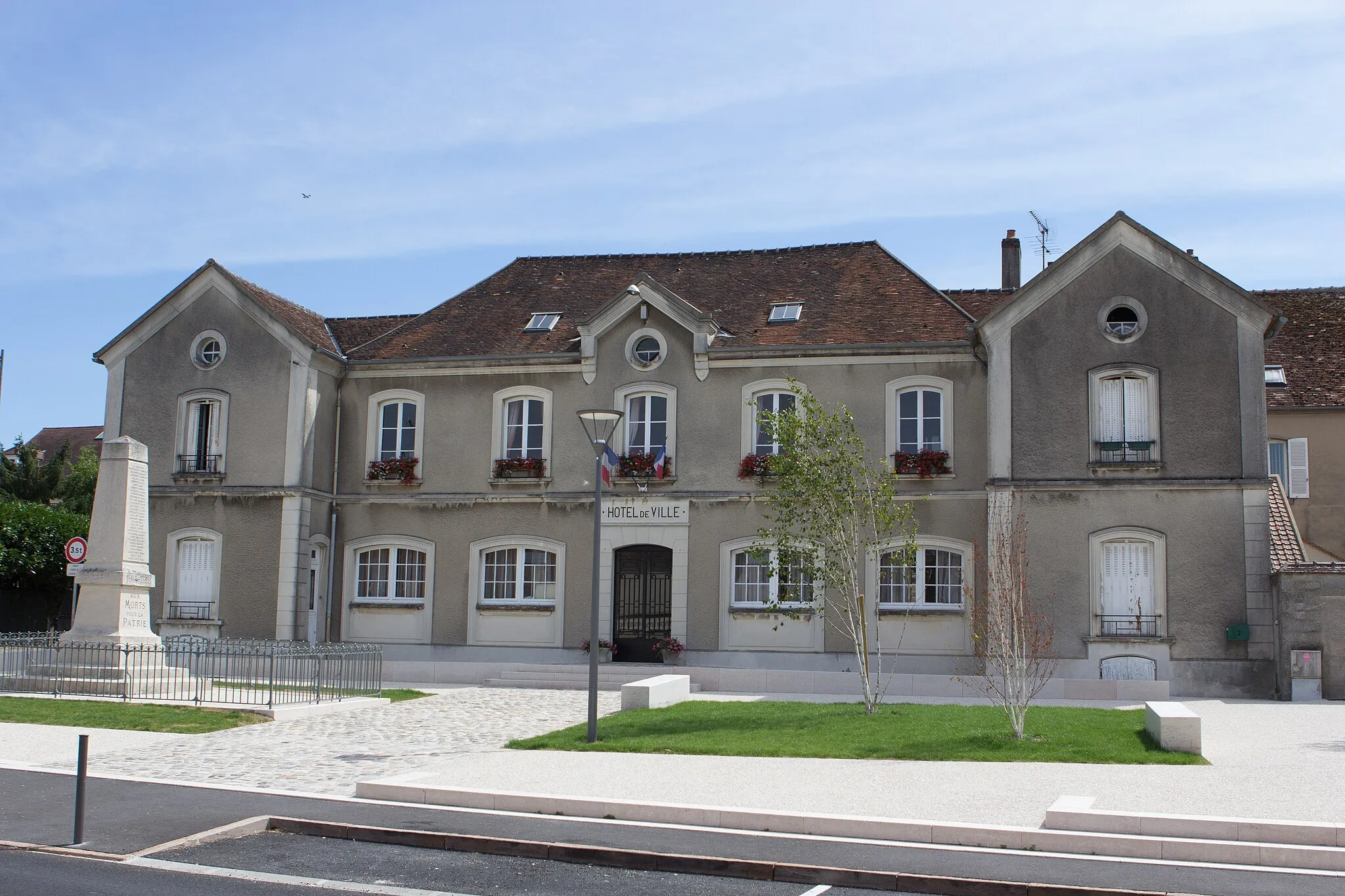 Photo showing: Mairie de Guignes / Guignes, Seine-et-Marne, France