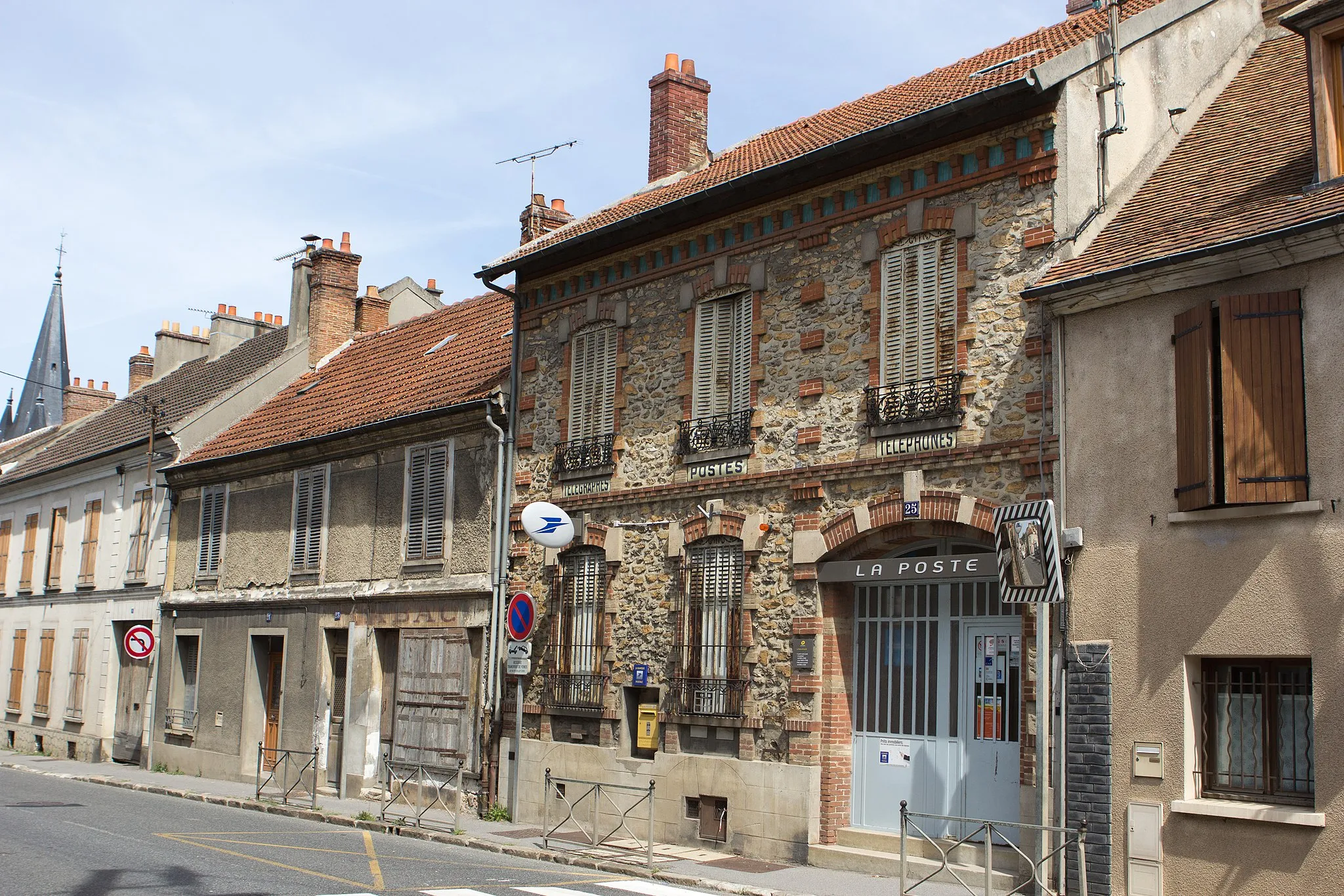 Photo showing: La Poste de Guignes / Guignes, Seine-et-Marne, France