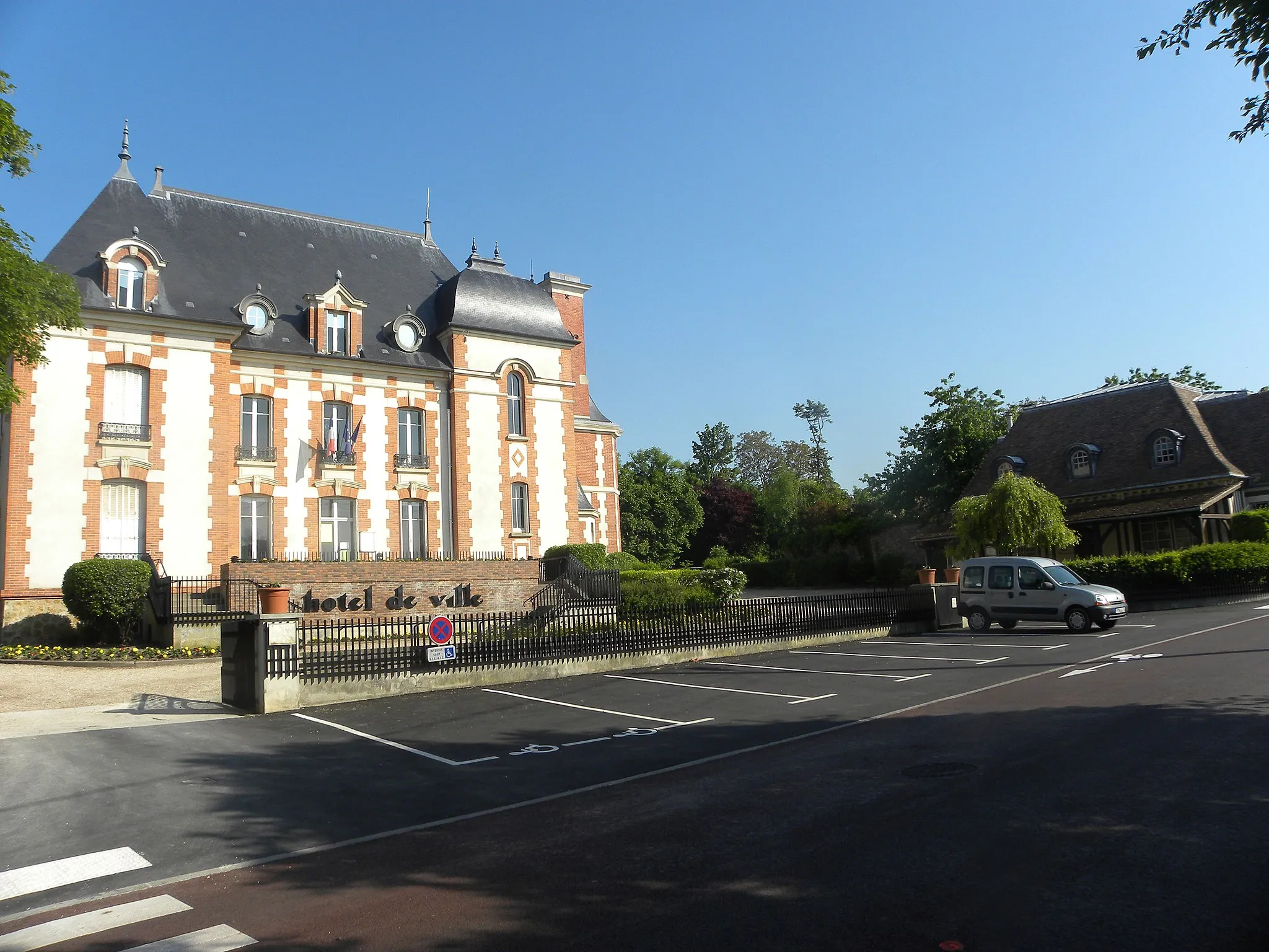 Photo showing: The Villiers-sur-Orge Town Hall