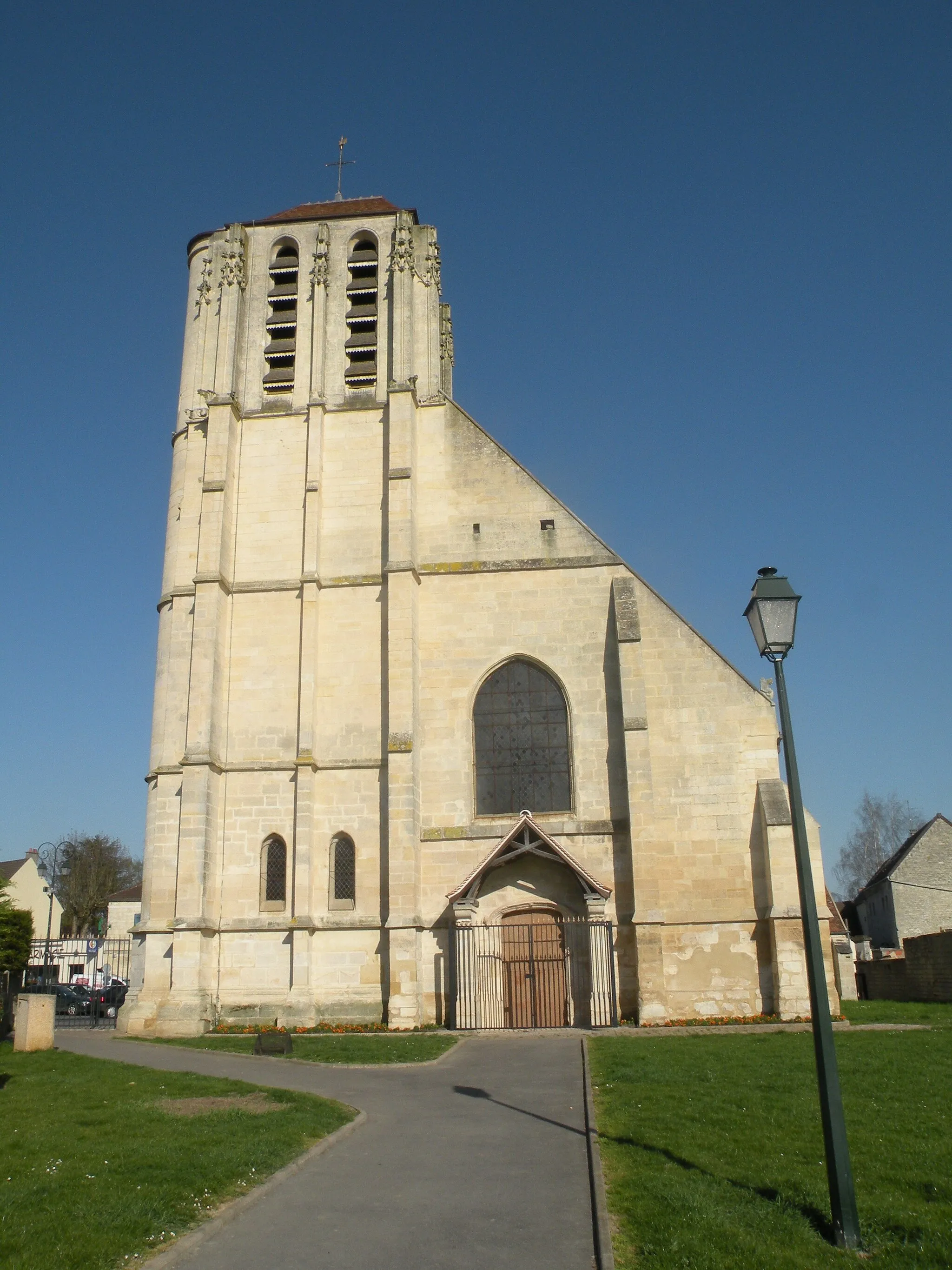 Photo showing: église de Le Mesnil-en-Thelle