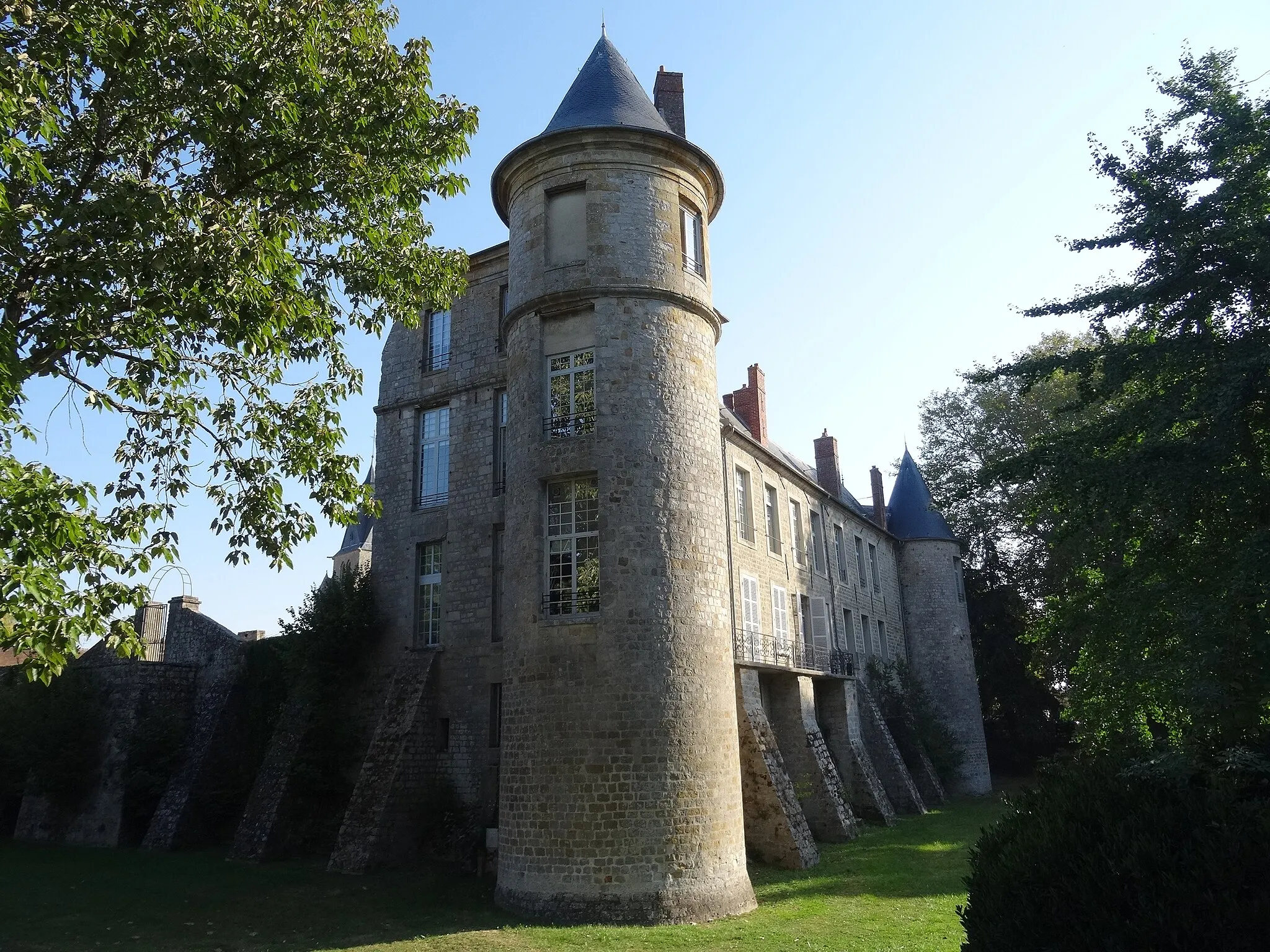 Photo showing: Château de Nangis, siège de la mairie. (Seine-et-Marne, région Île-de-France).