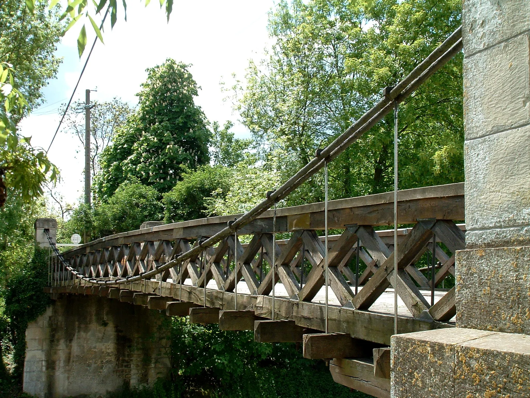 Photo showing: Esbly - Pont de bois - Tablier et suspension