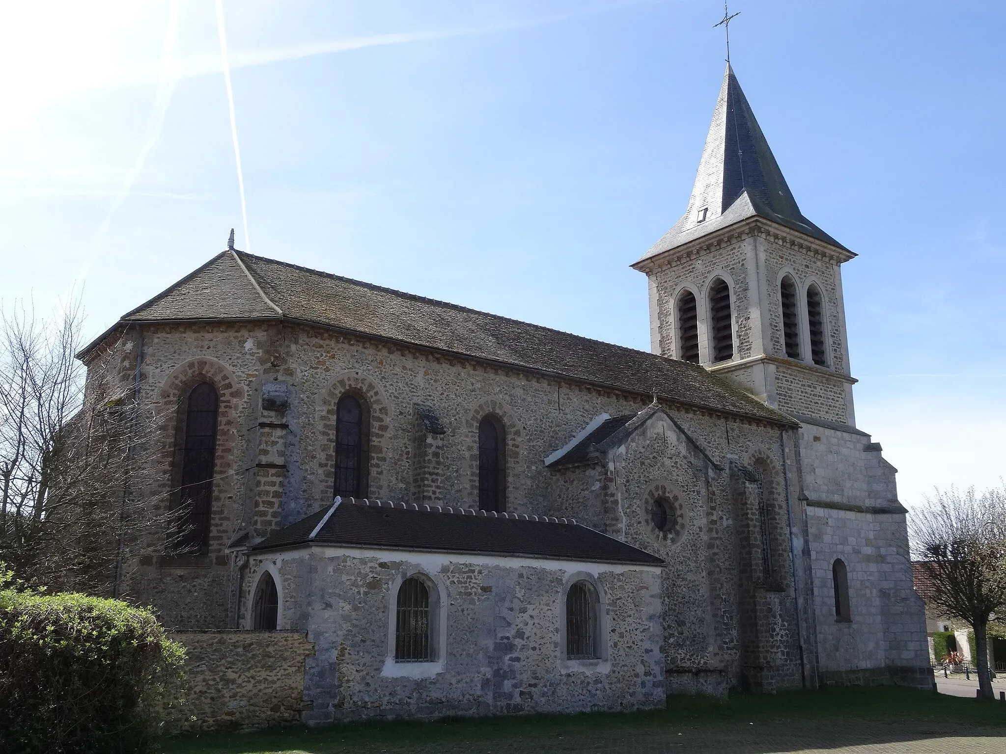 Photo showing: L'église Notre-Dame-de-l'Assomption de Verneuil-l'Étang. (Seine-et-Marne, région Île-de-France).