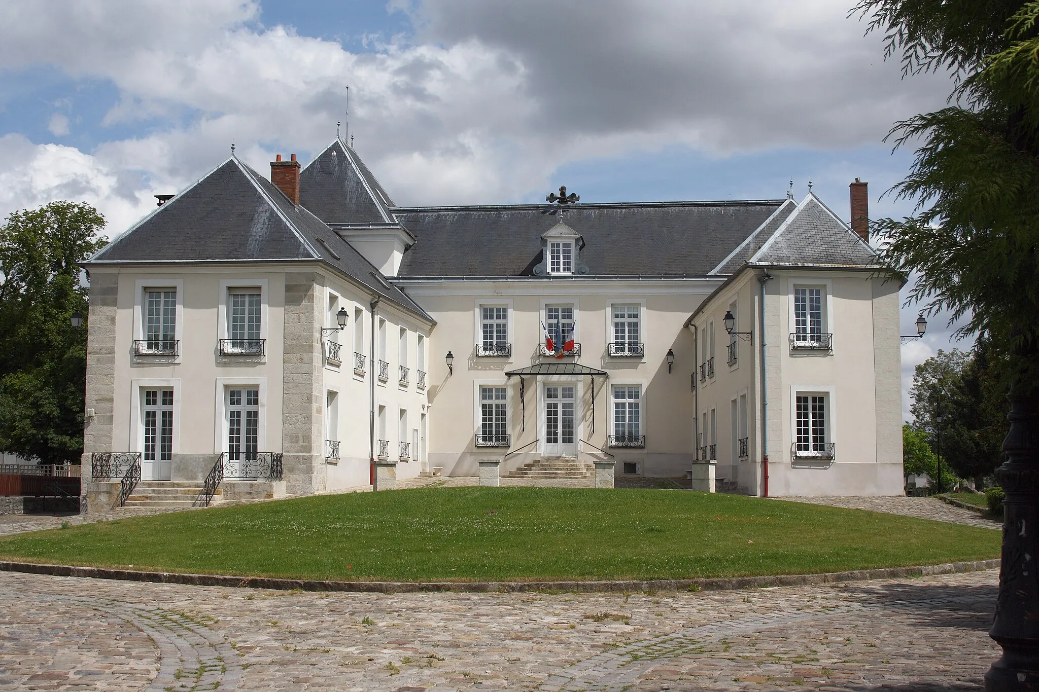 Photo showing: Mairie (Bürgermeisteramt) von Verneuil-l'Étang
