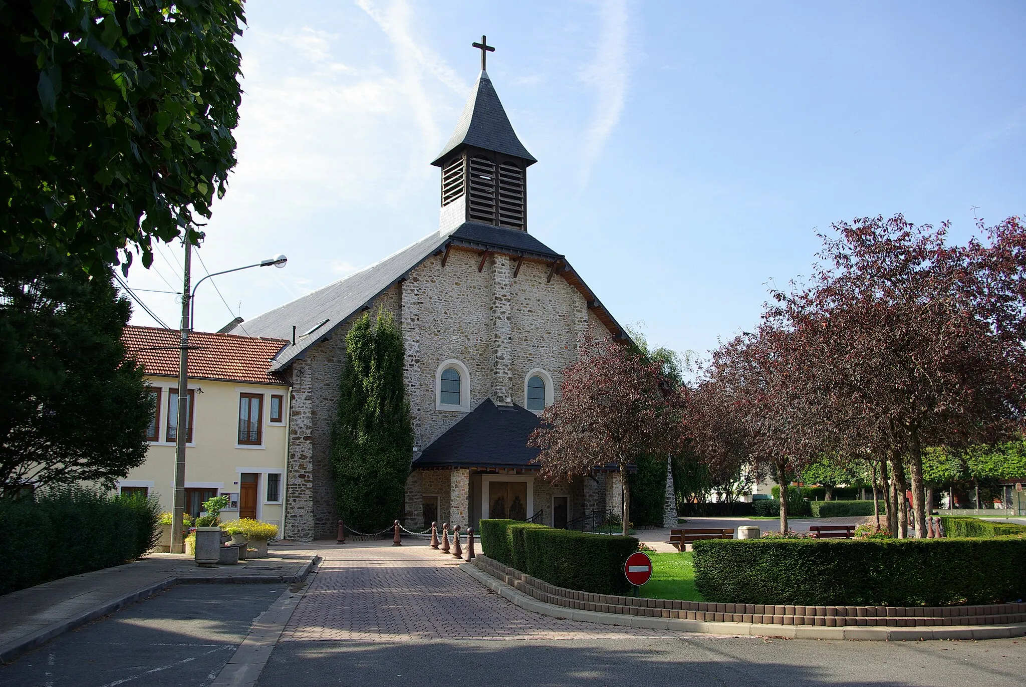 Photo showing: Church of Paray-Vieille-Poste (Essonne)