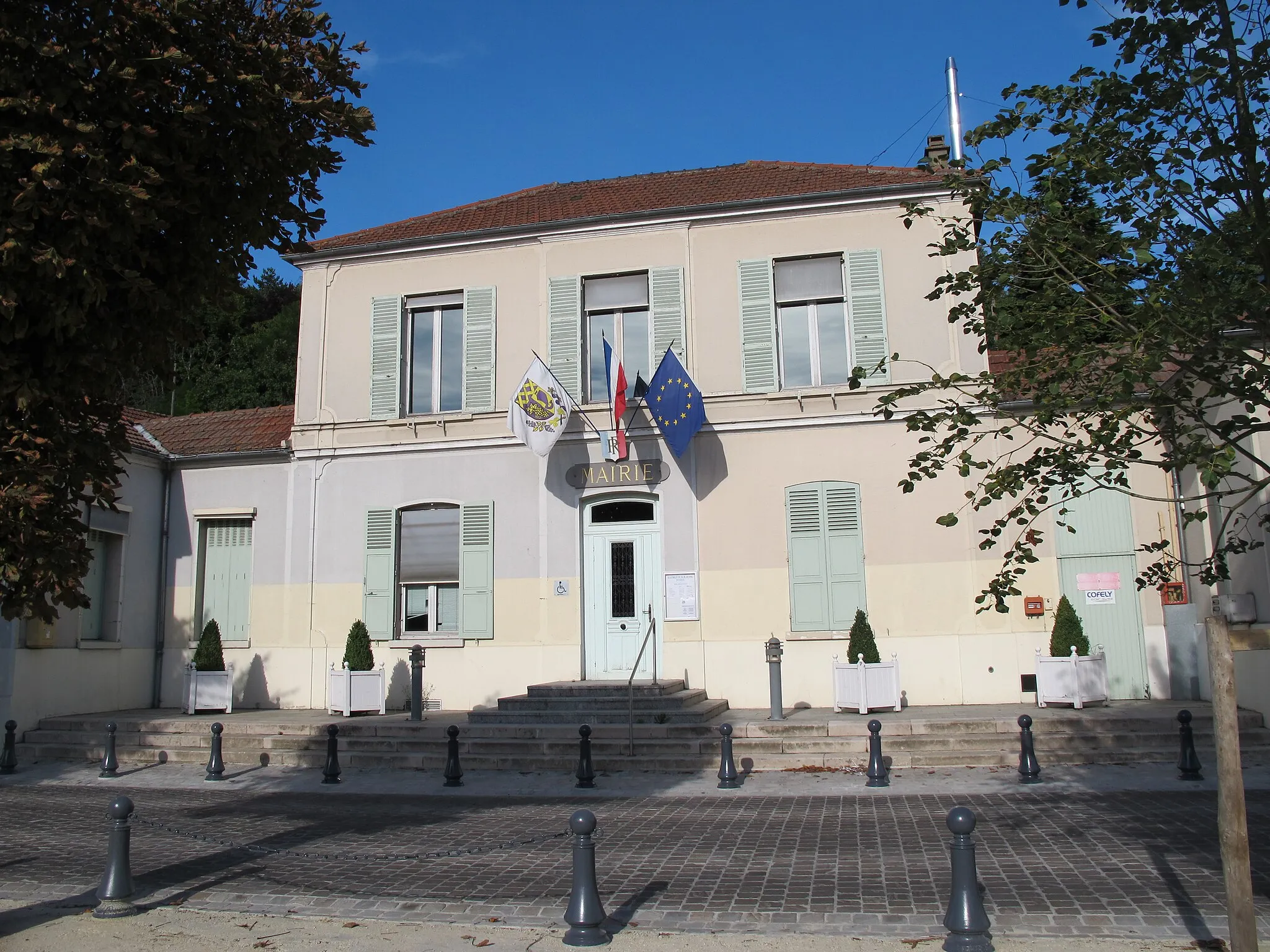 Photo showing: The town hall in La Frette-sur-Seine