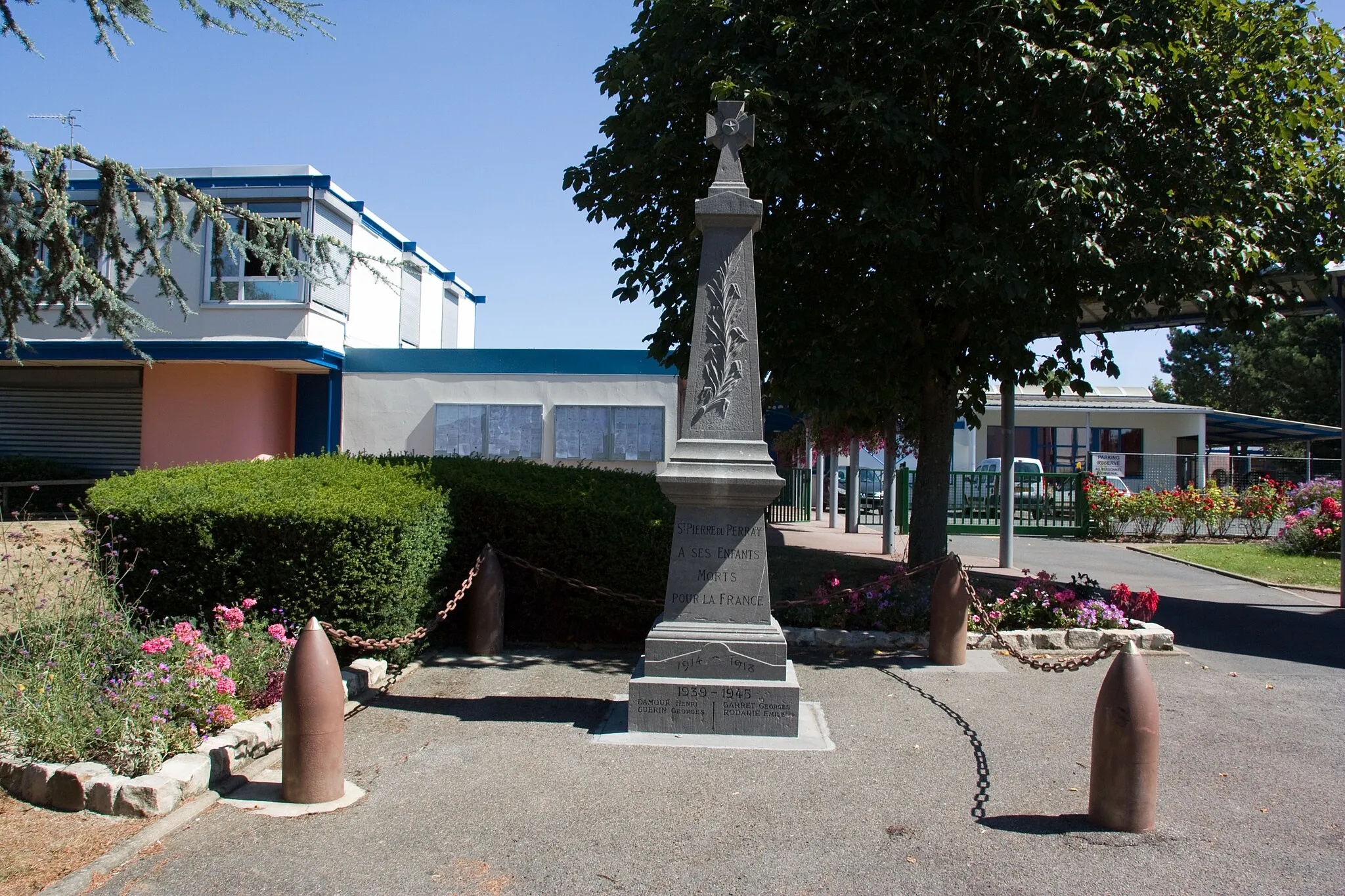 Photo showing: Monument aux Morts de Saint-Pierre-du-Perray, Saint-Pierre-du-Perray, Essonne, France