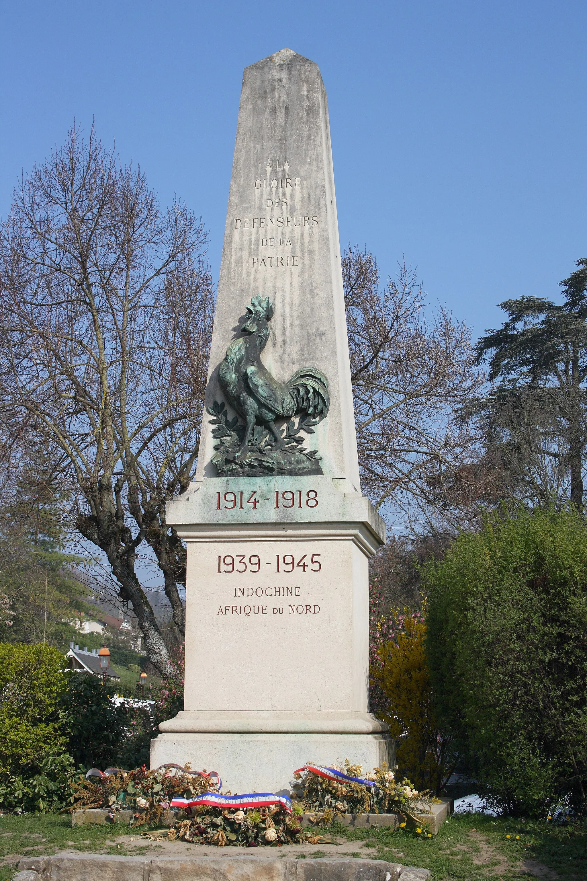 Photo showing: Kriederdenkmal für die Gefallen des Ersten und Zweiten Weltkriegs in Villennes-sur-Seine