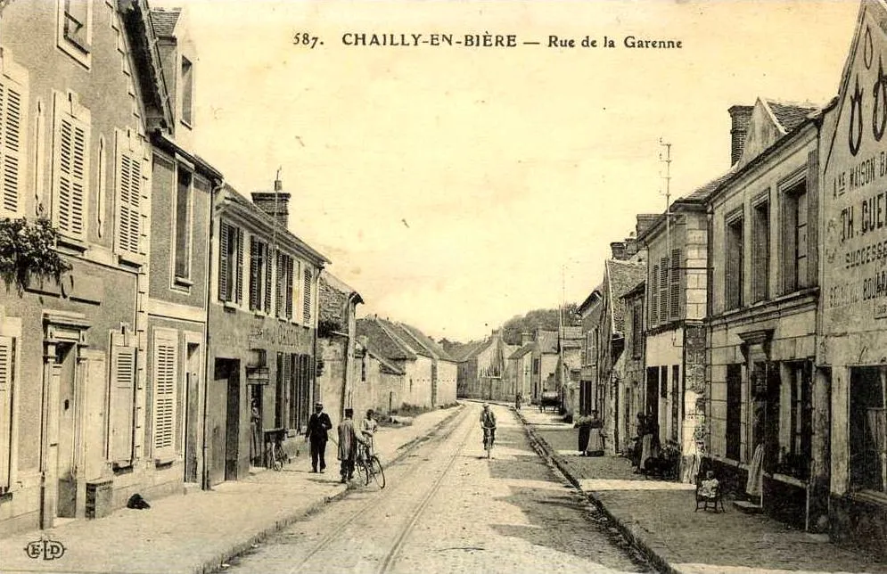 Photo showing: Les rails du Tramway Sud Seine-et-Marne dans la rue de la Garenne (actuelle rue de Melun).