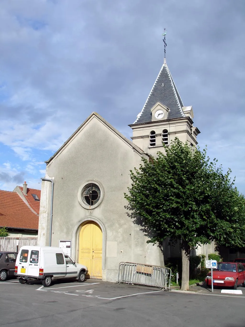 Photo showing: Façade de l'église du Plessis-Bouchard (Val-d'Oise), France