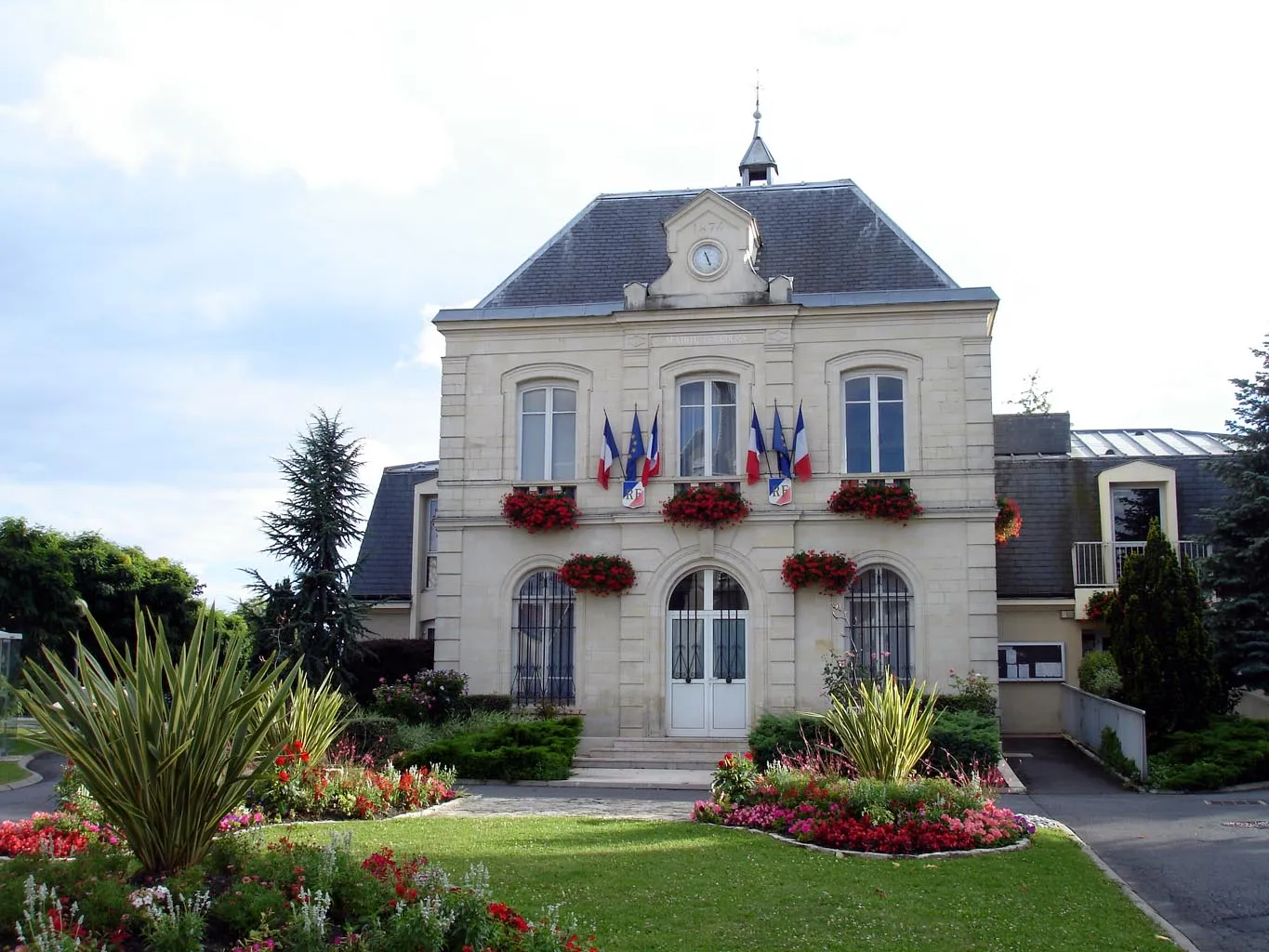 Photo showing: La mairie du Plessis-Bouchard (Val-d'Oise), France