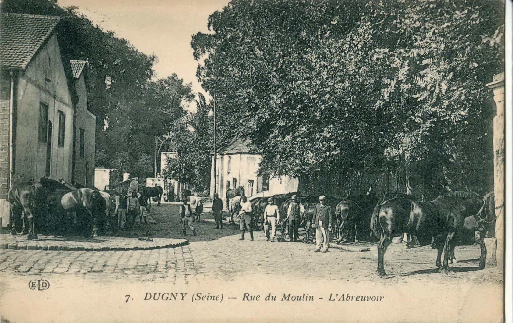 Photo showing: Carte postale ancienne éditée par ELD N°7
DUGNY : Rue du Moulin - l'Abreuvoir