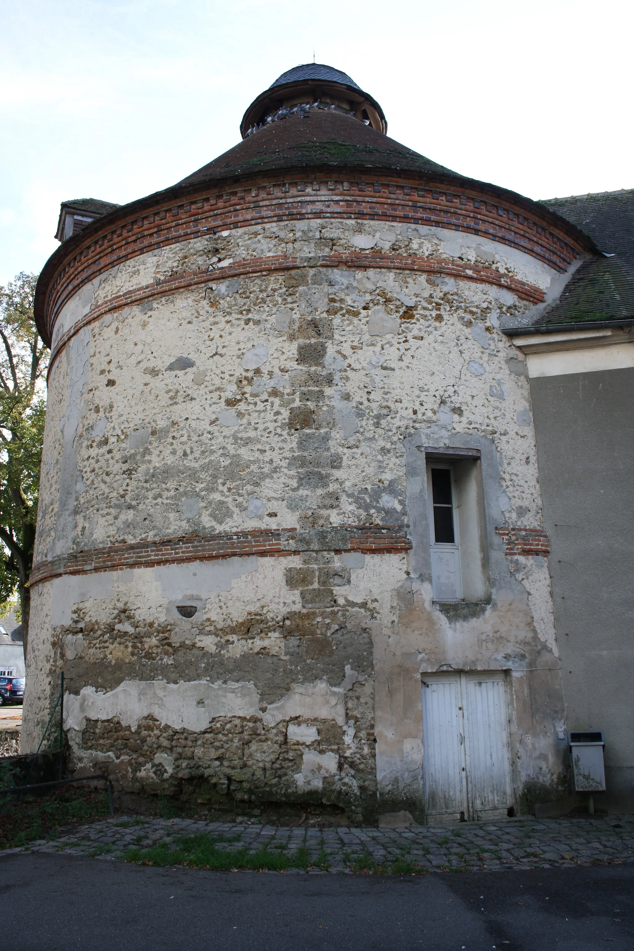 Photo showing: This building is inscrit au titre des monuments historiques de la France. It is indexed in the base Mérimée, a database of architectural heritage maintained by the French Ministry of Culture, under the reference PA00087536 .