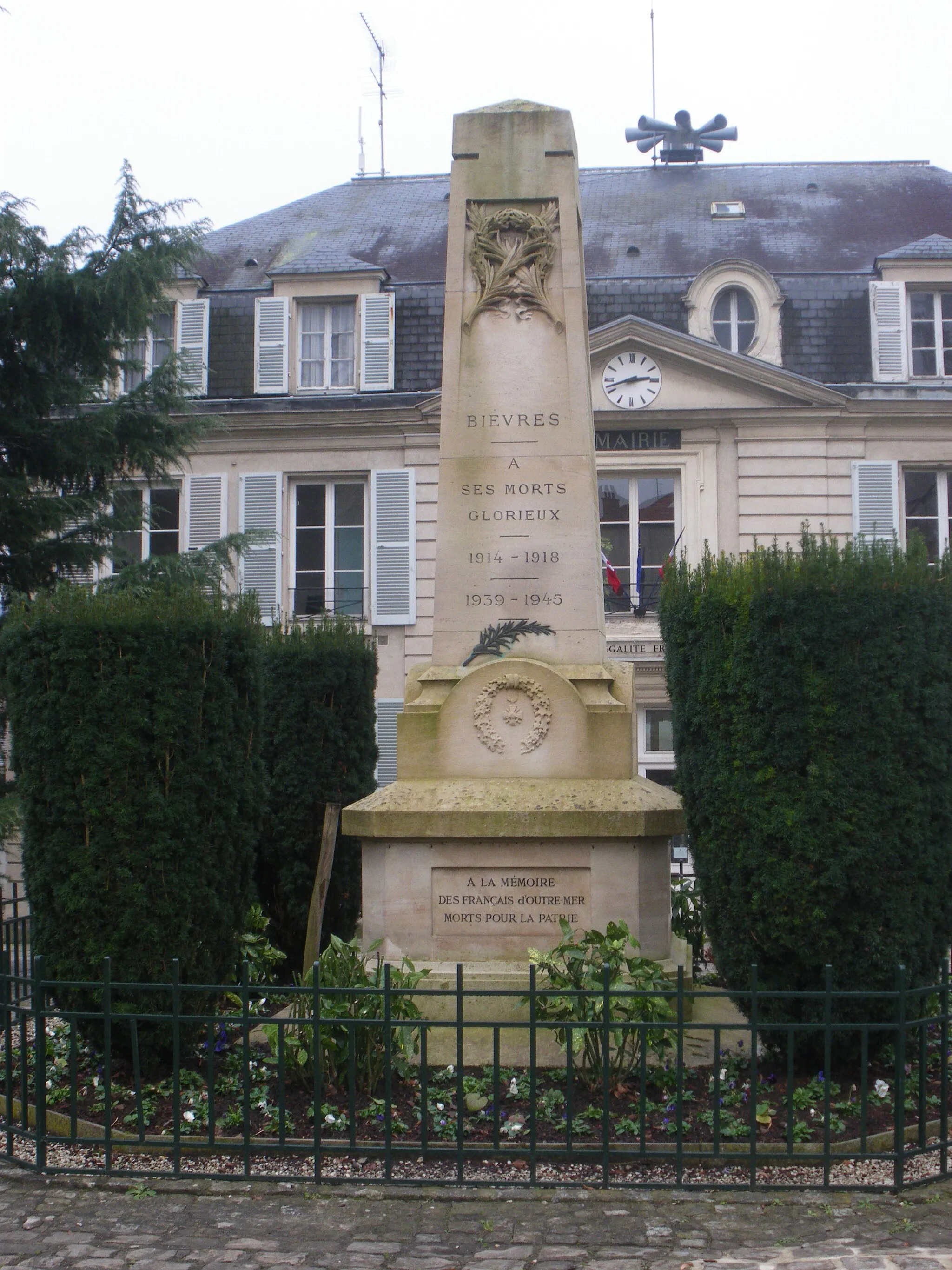 Photo showing: Soldiers memorial, Bièvres, Essonnes, France