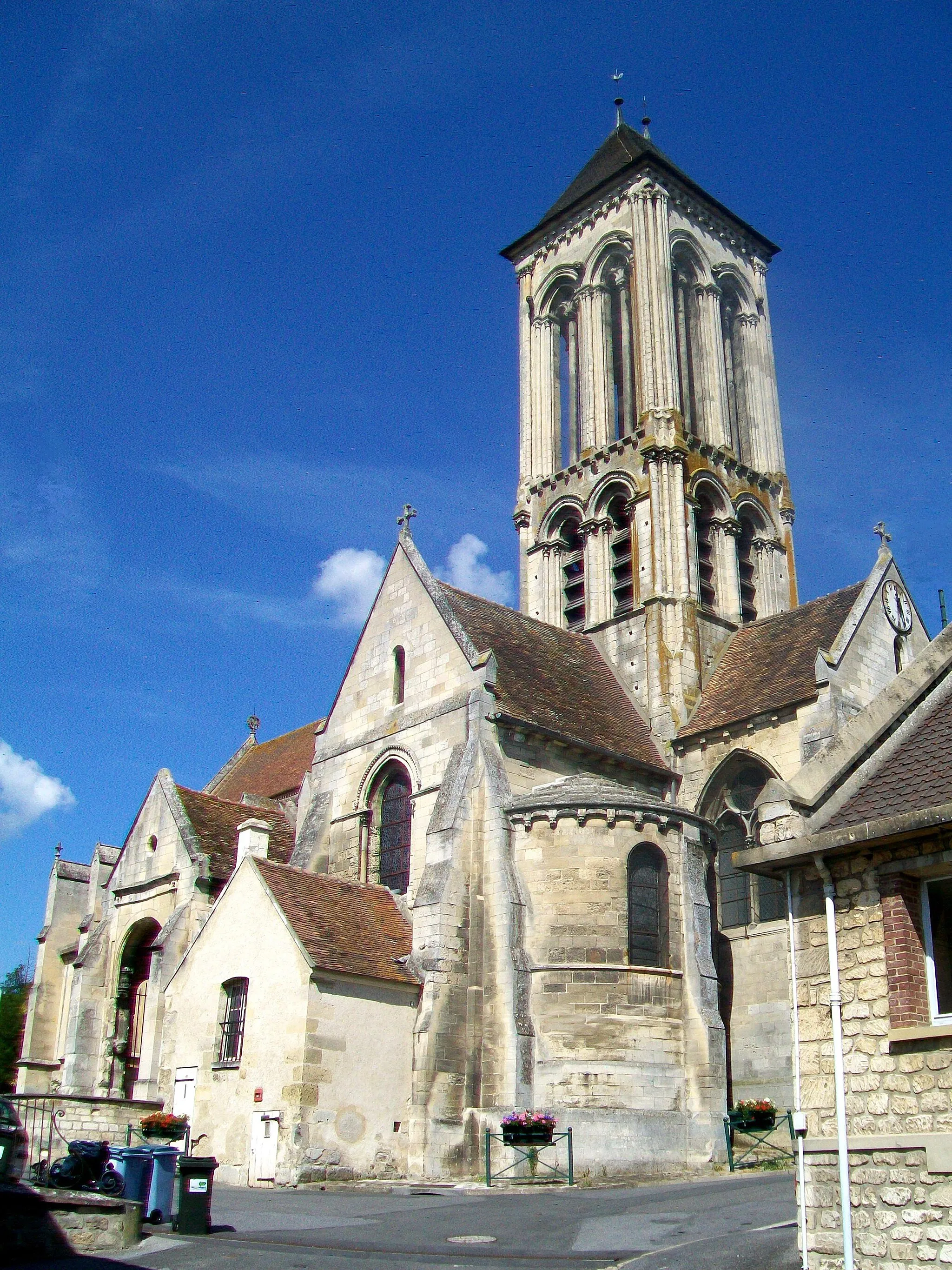 Photo showing: L'église depuis le sud-est.