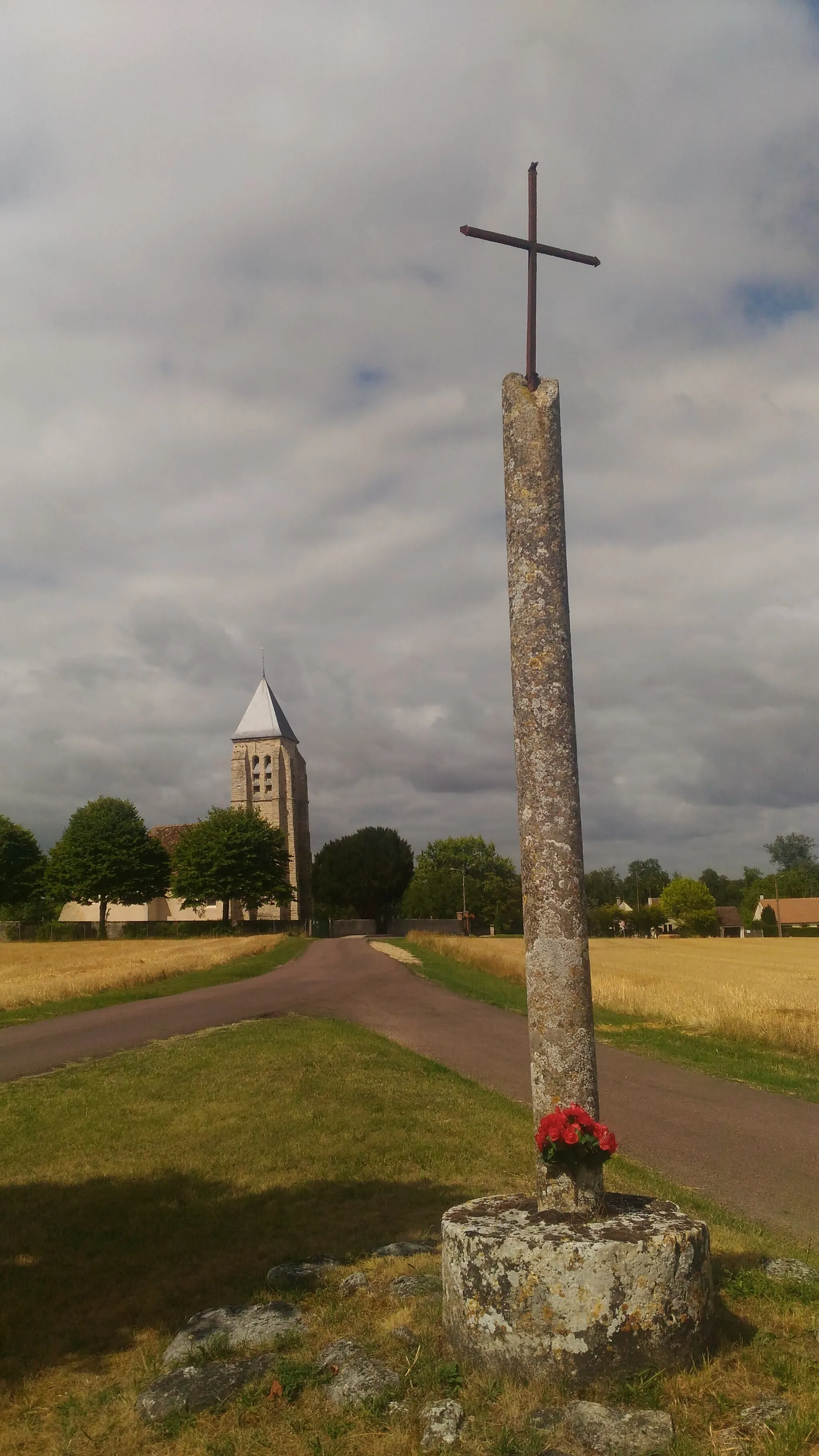 Photo showing: Croix des trois tilleuls à Fromonville.