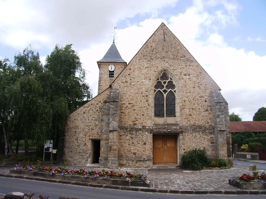 Photo showing: Façade de l'église Saint-Jacques et Saint-Philippe de Ballainvilliers