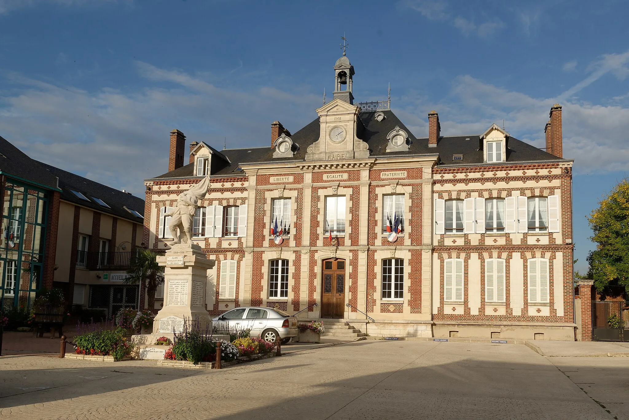 Photo showing: Mairie de Gasny, dans l'Eure.