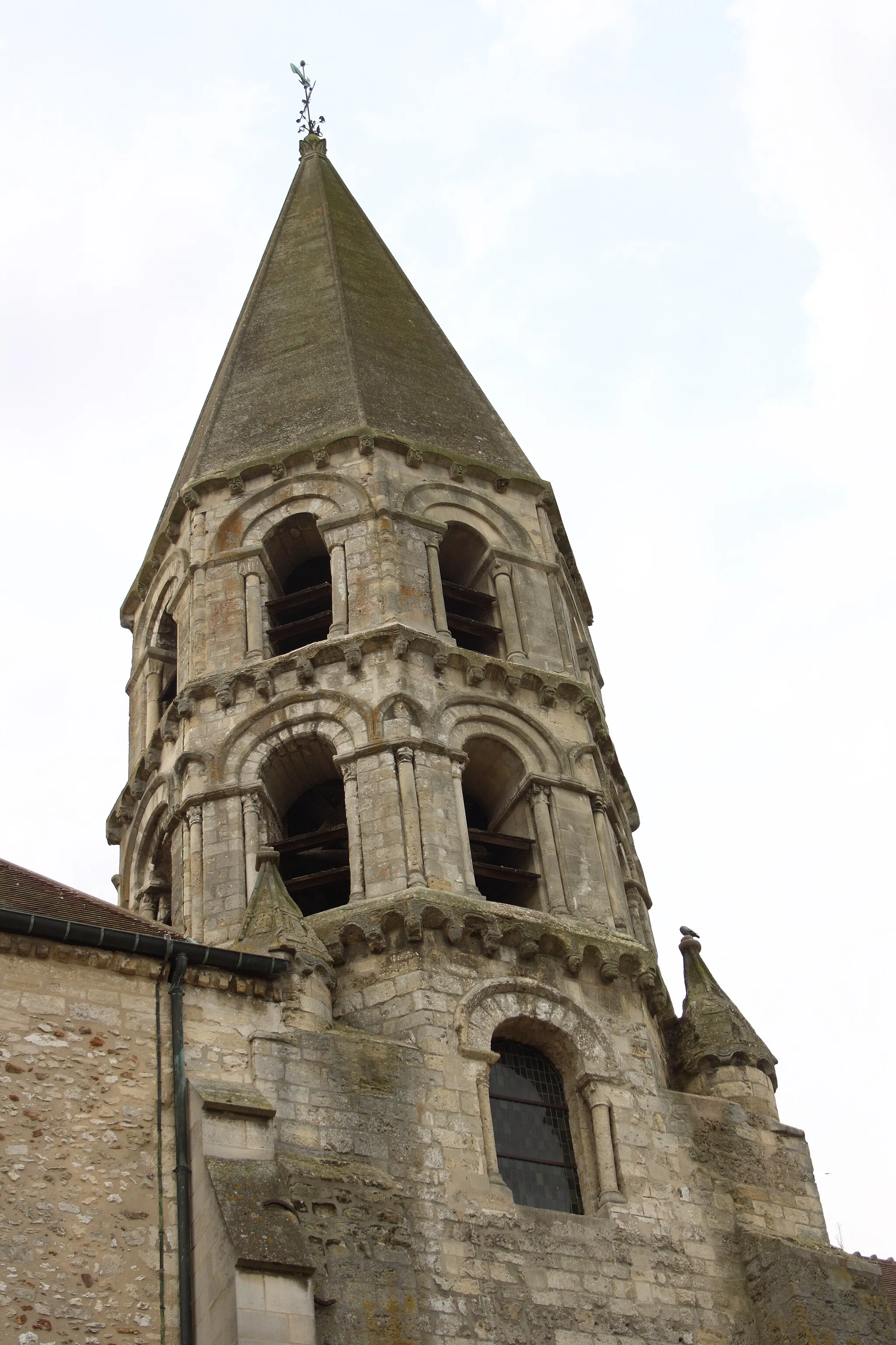 Photo showing: This building is en partie classé, en partie inscrit au titre des monuments historiques de la France. It is indexed in the base Mérimée, a database of architectural heritage maintained by the French Ministry of Culture, under the reference PA00087427 .