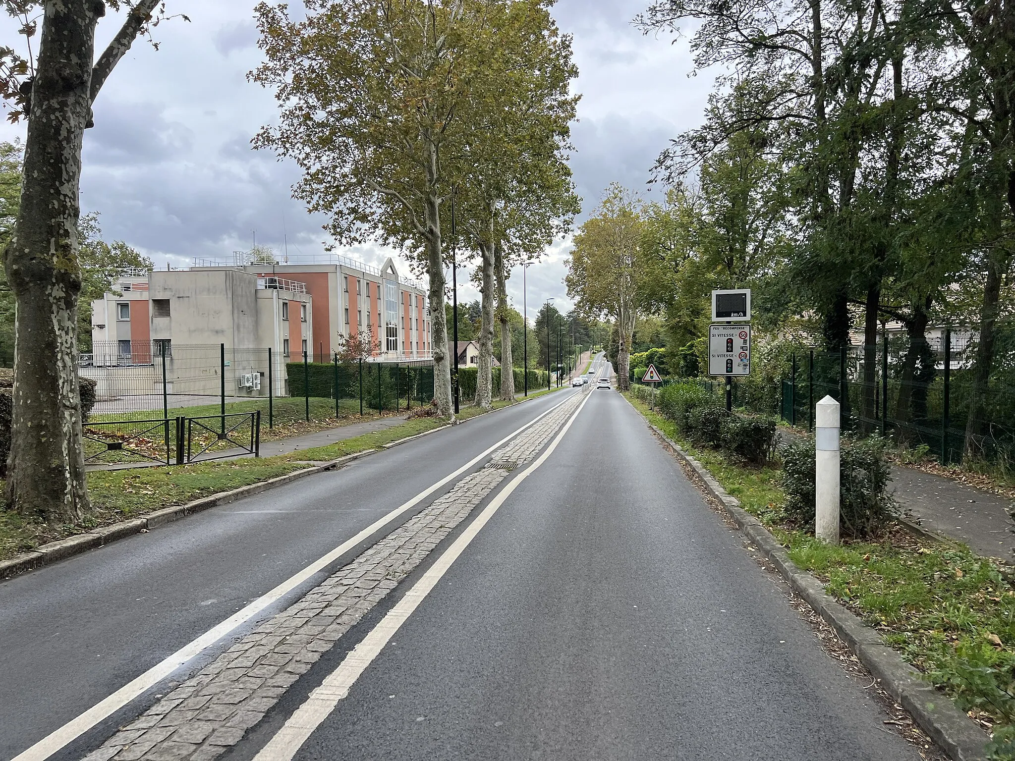 Photo showing: Avenue du Général Leclerc, Saint-Germain-lès-Corbeil.