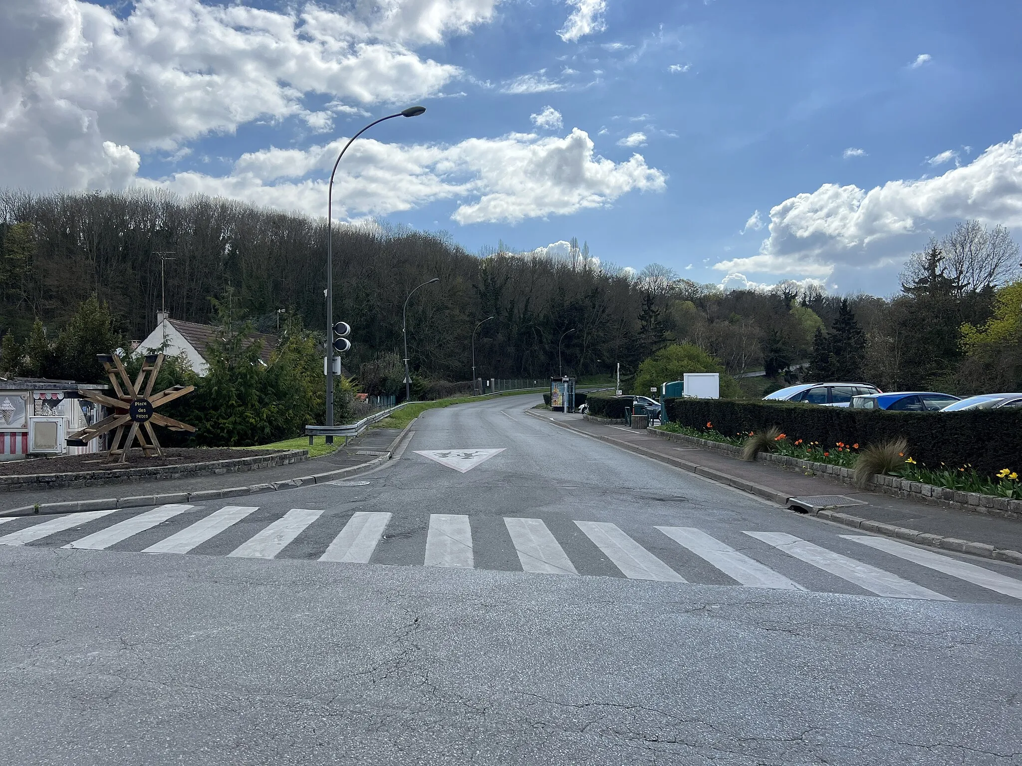 Photo showing: Avenue du Maréchal-de-Lattre-de-Tassigny, Vaujours.