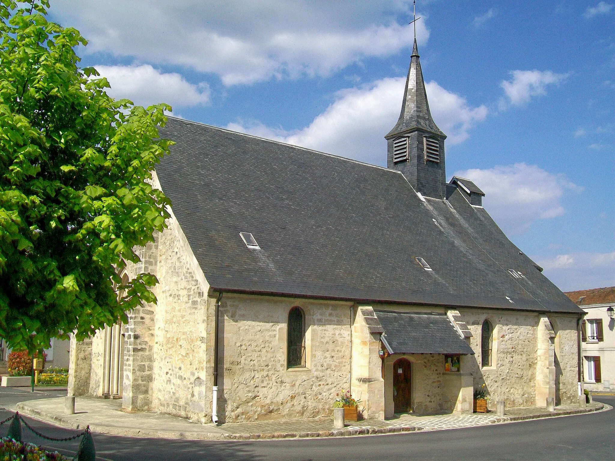 Photo showing: Façade sud de l'église d'Orry-la-Ville.