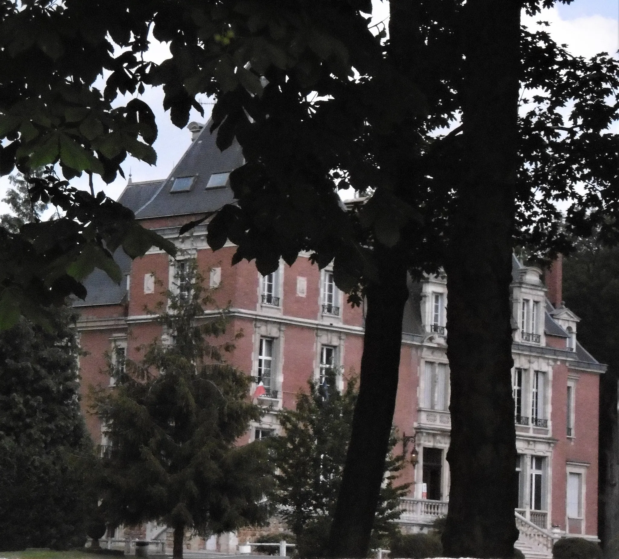 Photo showing: La Ville du Bois Lycée du Sacré Coeur façade