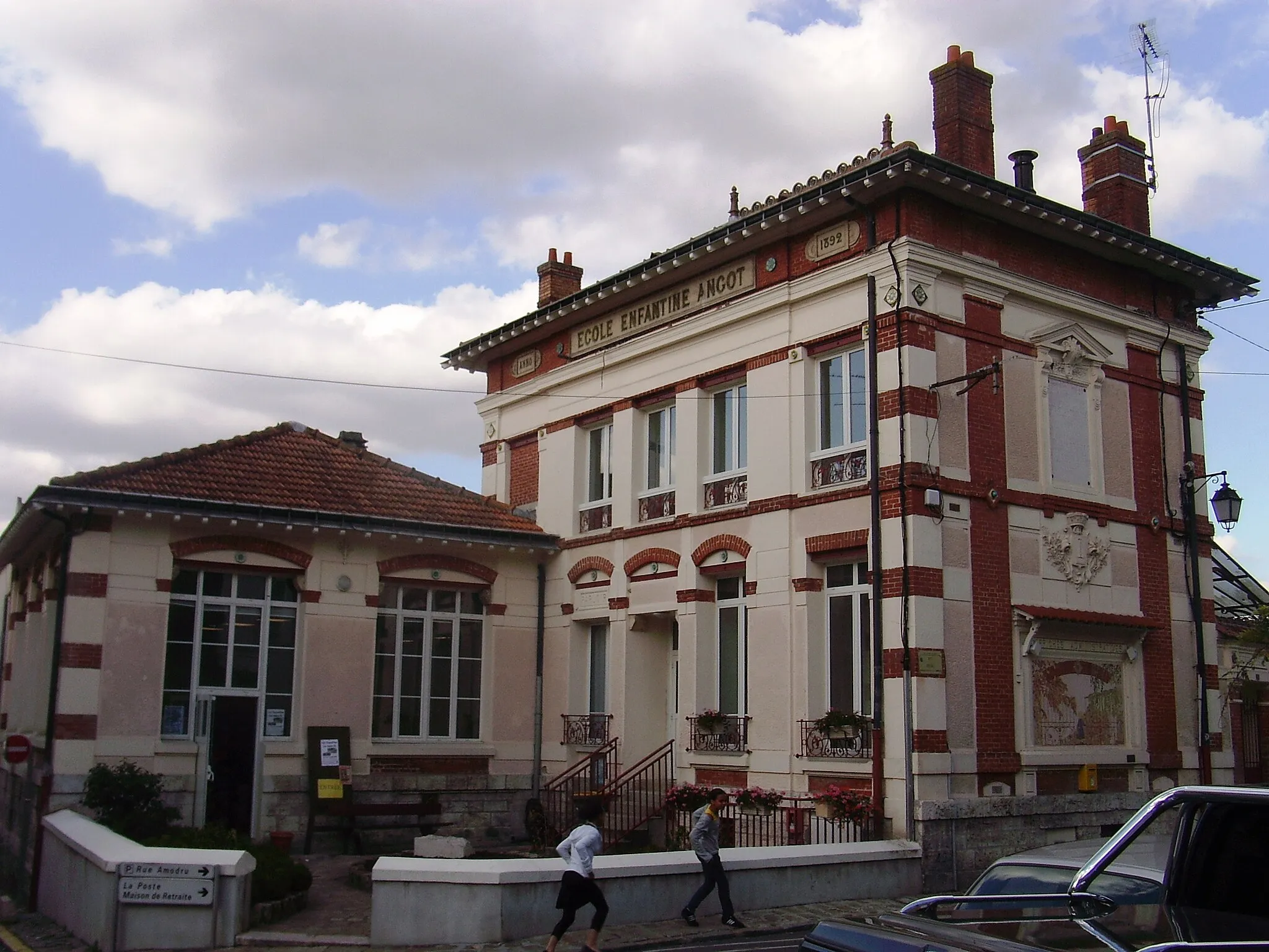 Photo showing: Salle de spectacle Sophie-Marie Brunel à La Ferté-Alais (91)