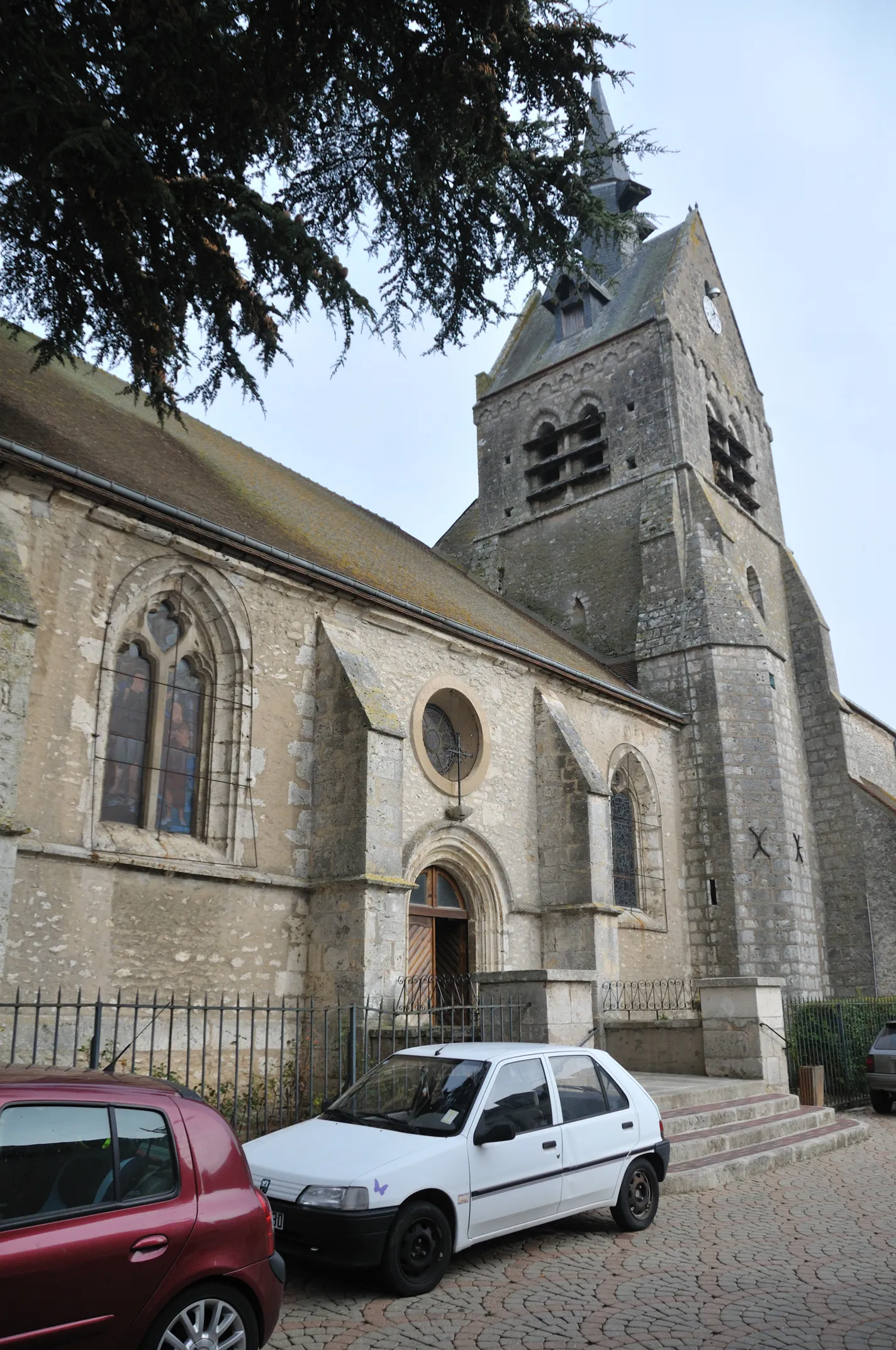 Photo showing: Église Saint-Pierre-et-Saint-Eutrope d'Angerville, Essonne, France