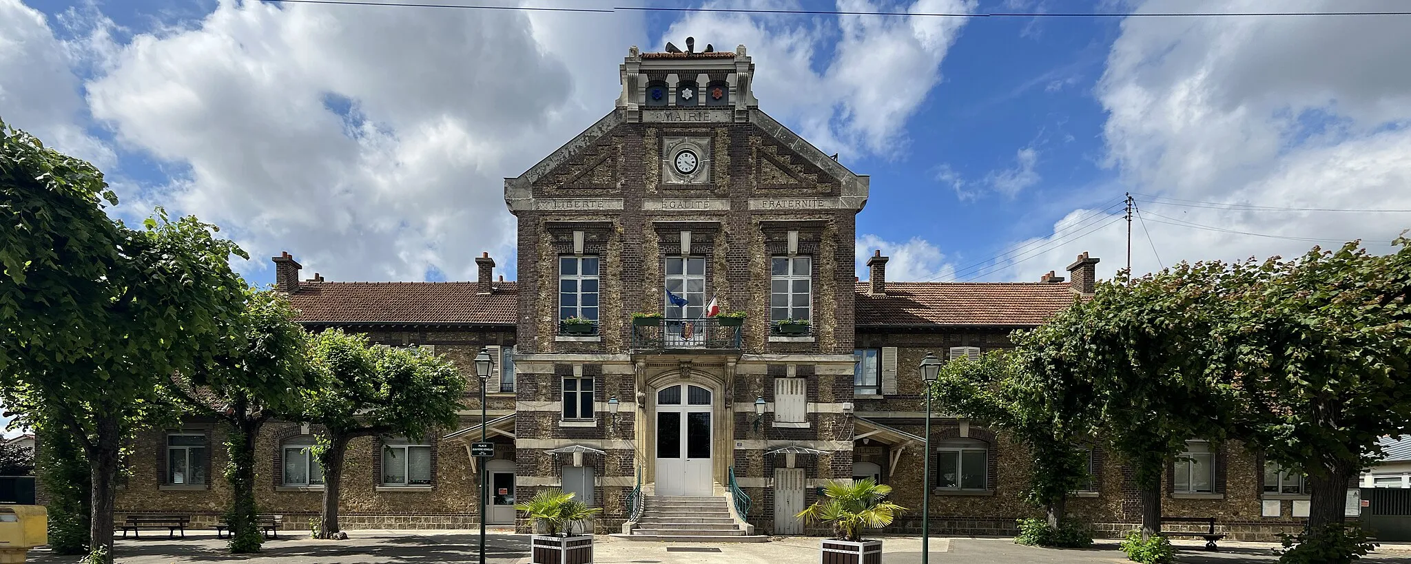 Photo showing: Groupe scolaire Pasteur, Ablon-sur-Seine.