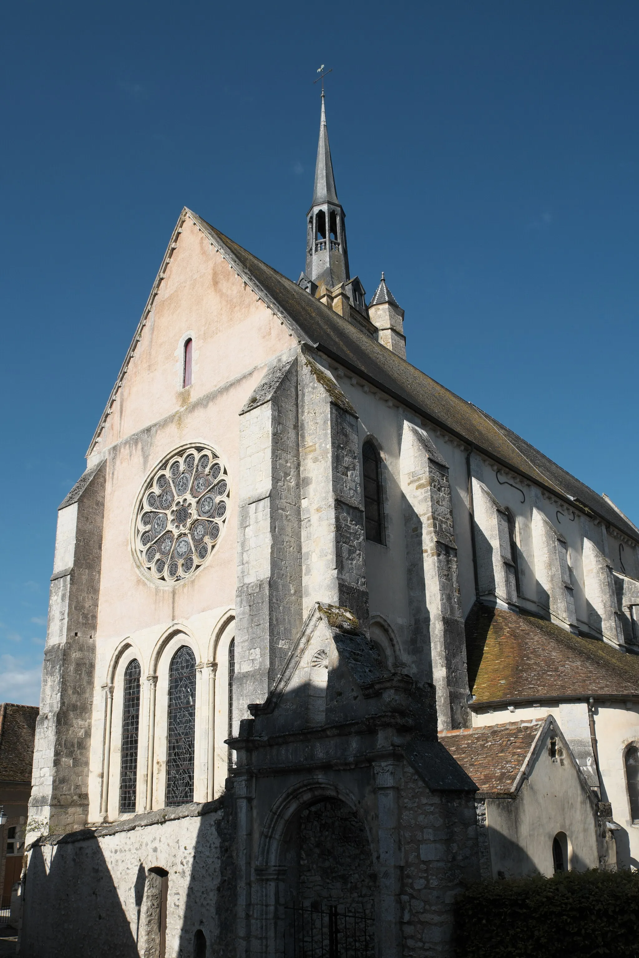 Photo showing: Katholische Kirche Notre-Dame-de-la-Nativité (Mariä Geburt) in Donnemarie-Dontilly im Département Seine-et-Marne (Île-de-France/Frankreich)