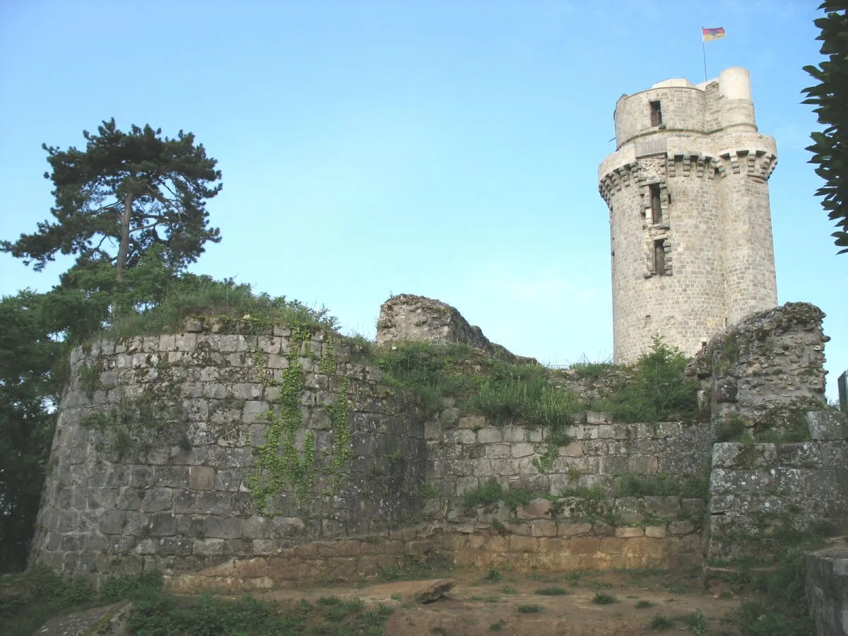 Photo showing: Montlhery Chateau