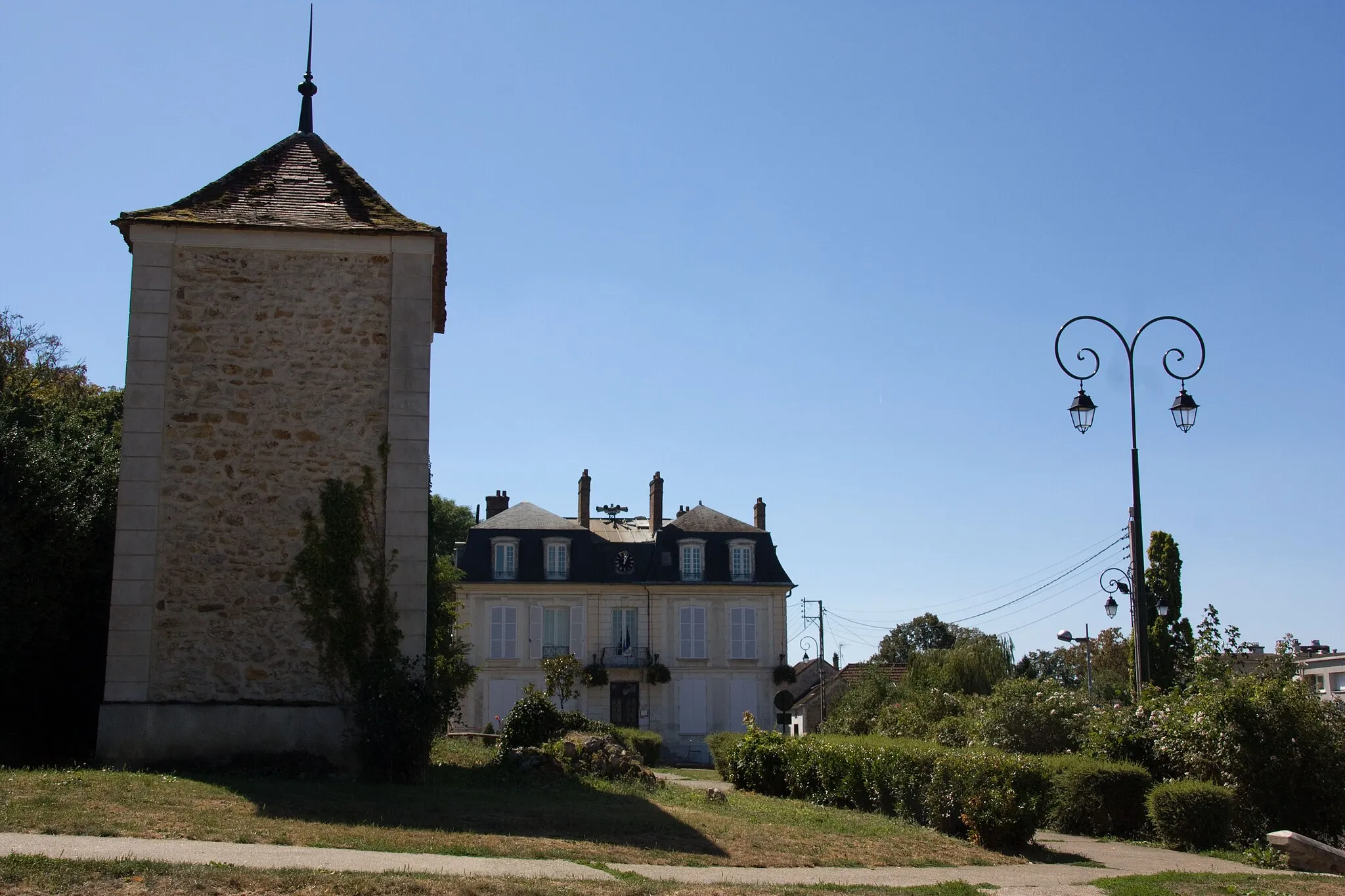 Photo showing: Mairie de Saintry-sur-Seine, Saintry-sur-Seine, Essonne, France