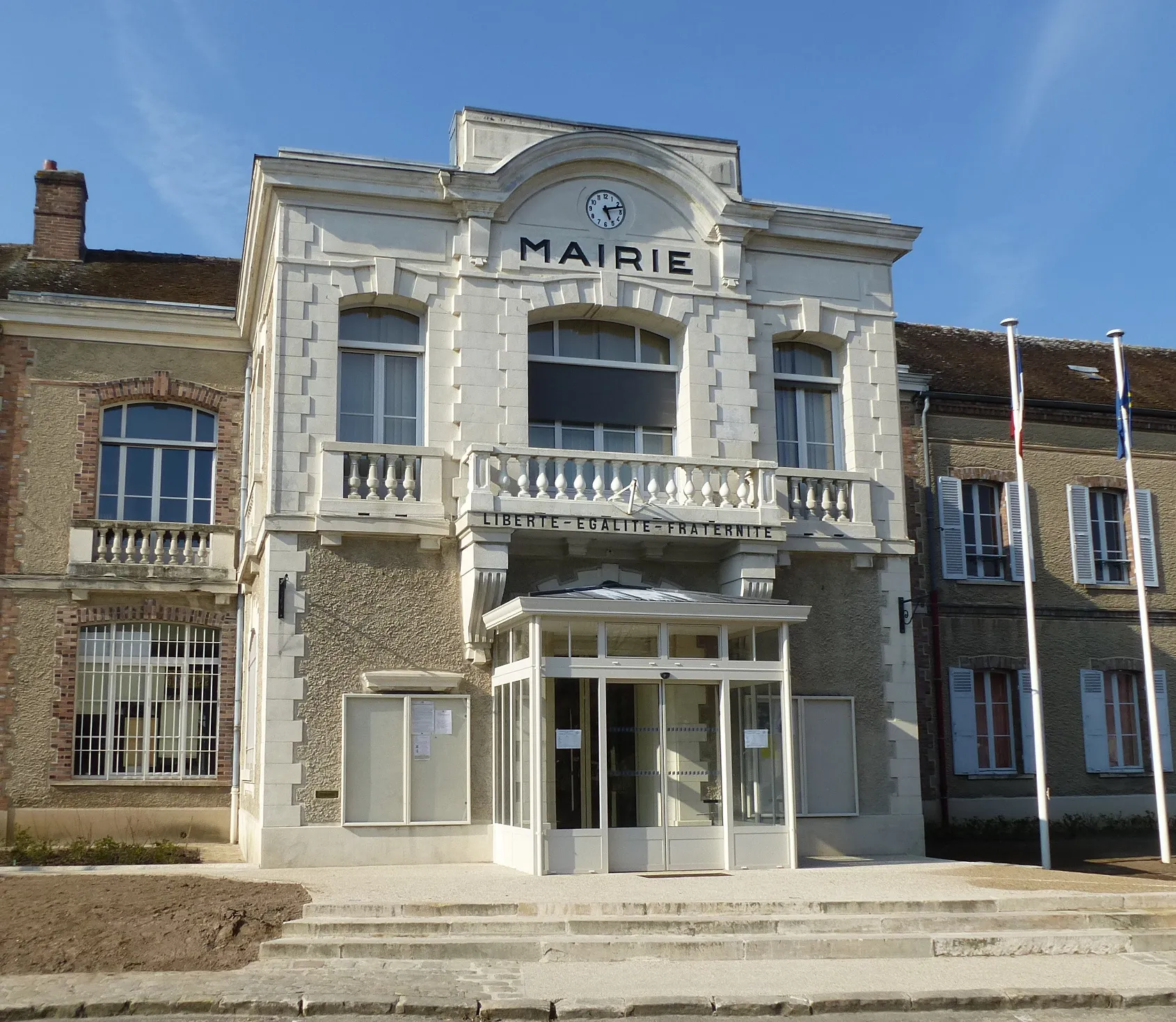 Photo showing: Mairie de Bourron-Marlotte. (département de la Seine et Marne, région Île-de-France).