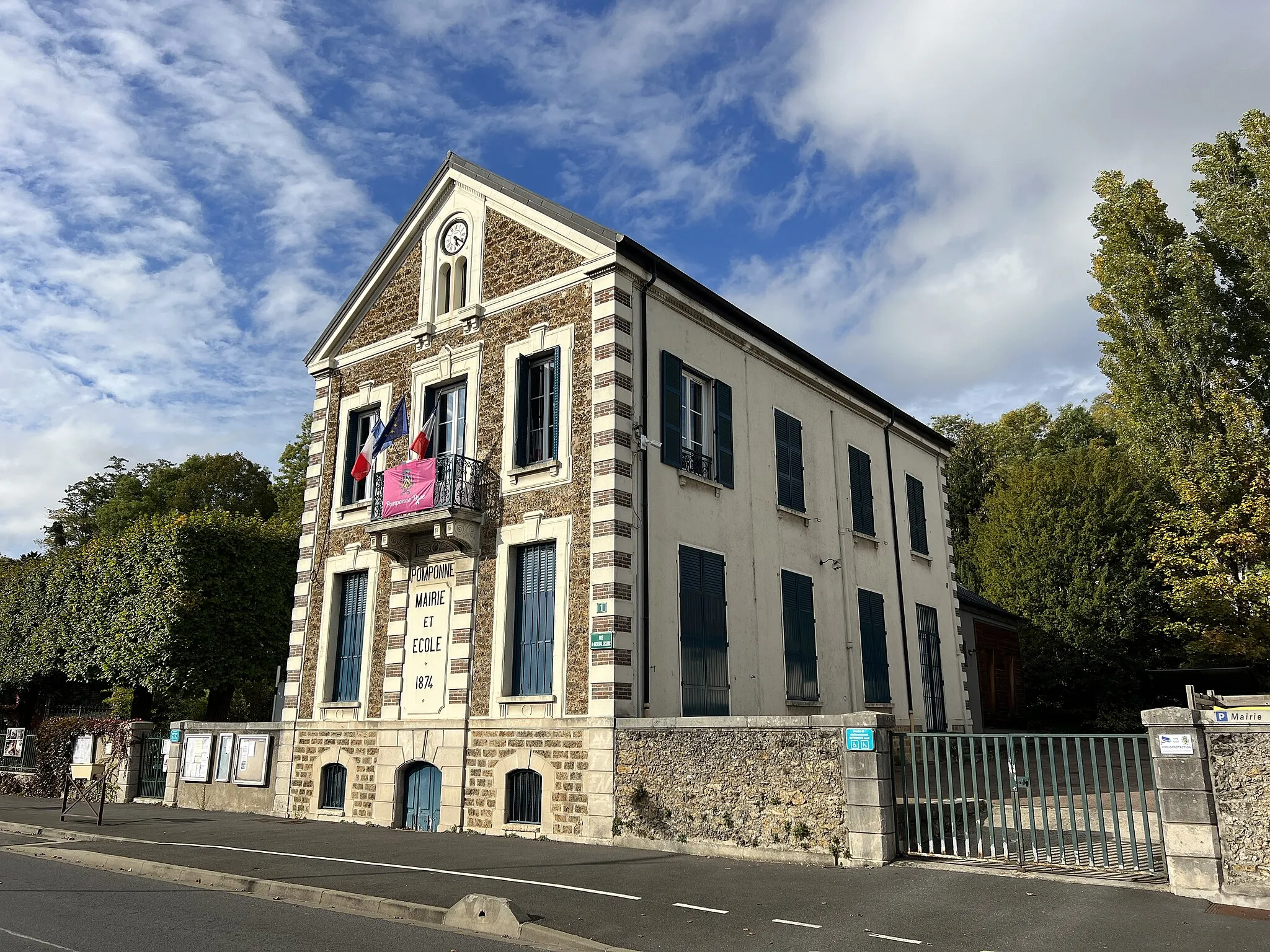 Photo showing: Mairie de Pomponne.